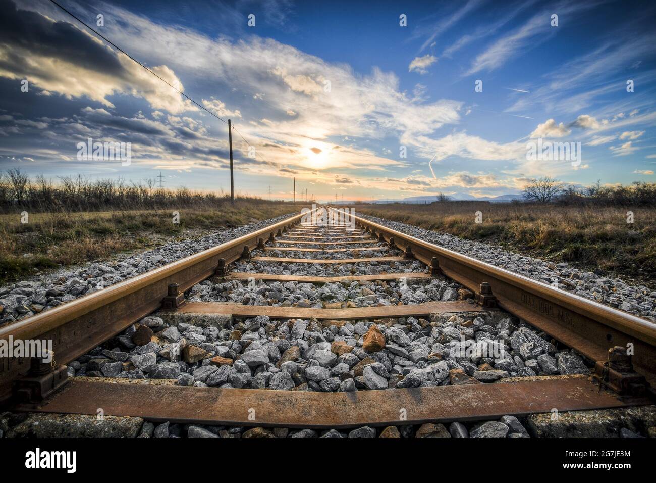 puesta de sol en el ferrocarril Foto de stock