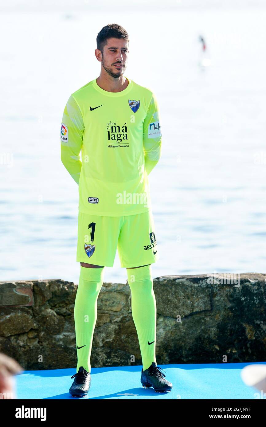 Málaga, España. 14th de julio de 2021. Portero Dani Barrio visto durante la  Presentación de los uniformes oficiales de Málaga CF para la temporada  2021/2022 en Baños del Carmen en Málaga. Crédito: