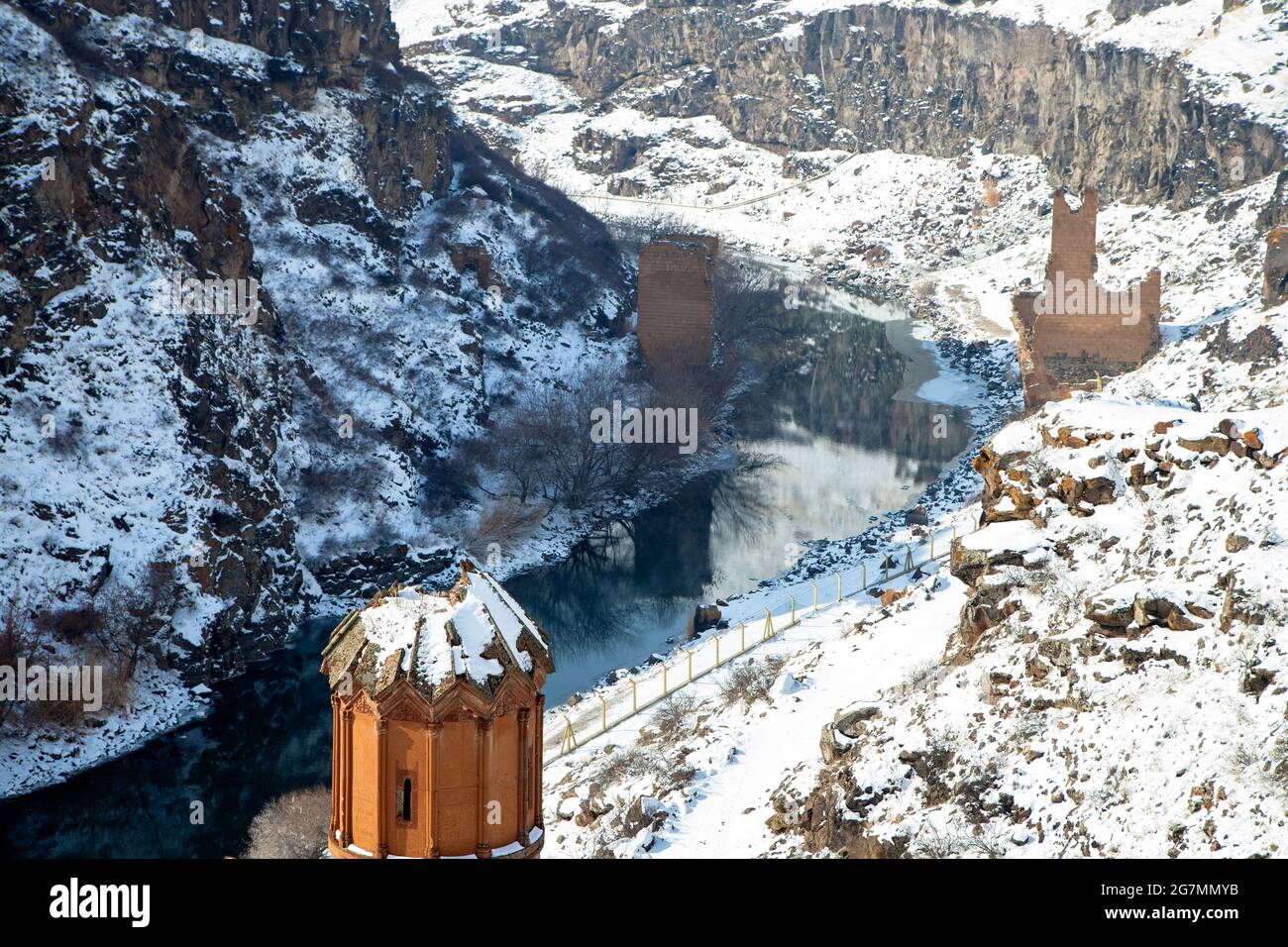 Ruinas de Ani, Ani es una ciudad Armenia medieval arruinada y deshabitada situada en la provincia turca de Kars Foto de stock