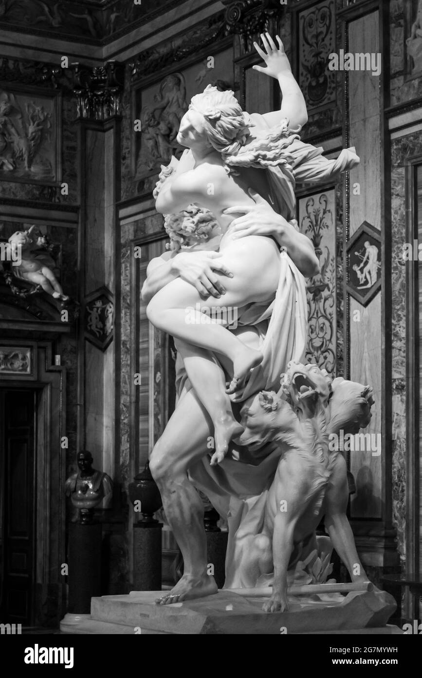 Foto en blanco y negro de la obra maestra de Bernini: El secuestro de Proserpine Foto de stock