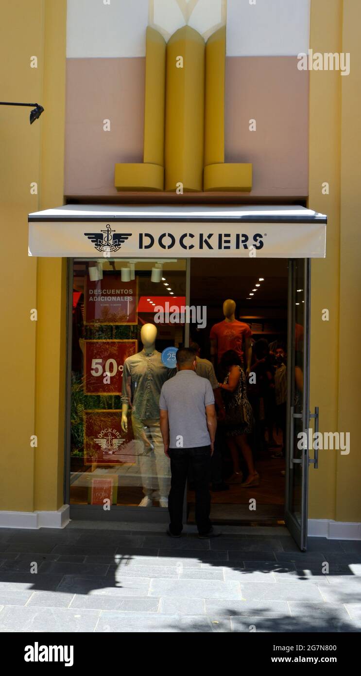 Entrada a la tienda de Dockers Centro Comercial Las Rozas Madrid España  Fotografía de stock - Alamy