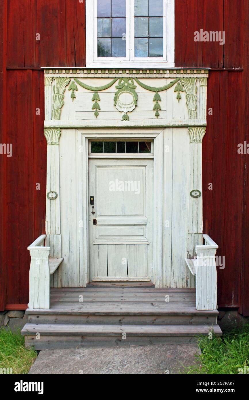 Una tradicional casa de campo sueca de entrada del siglo 18th. Foto de stock