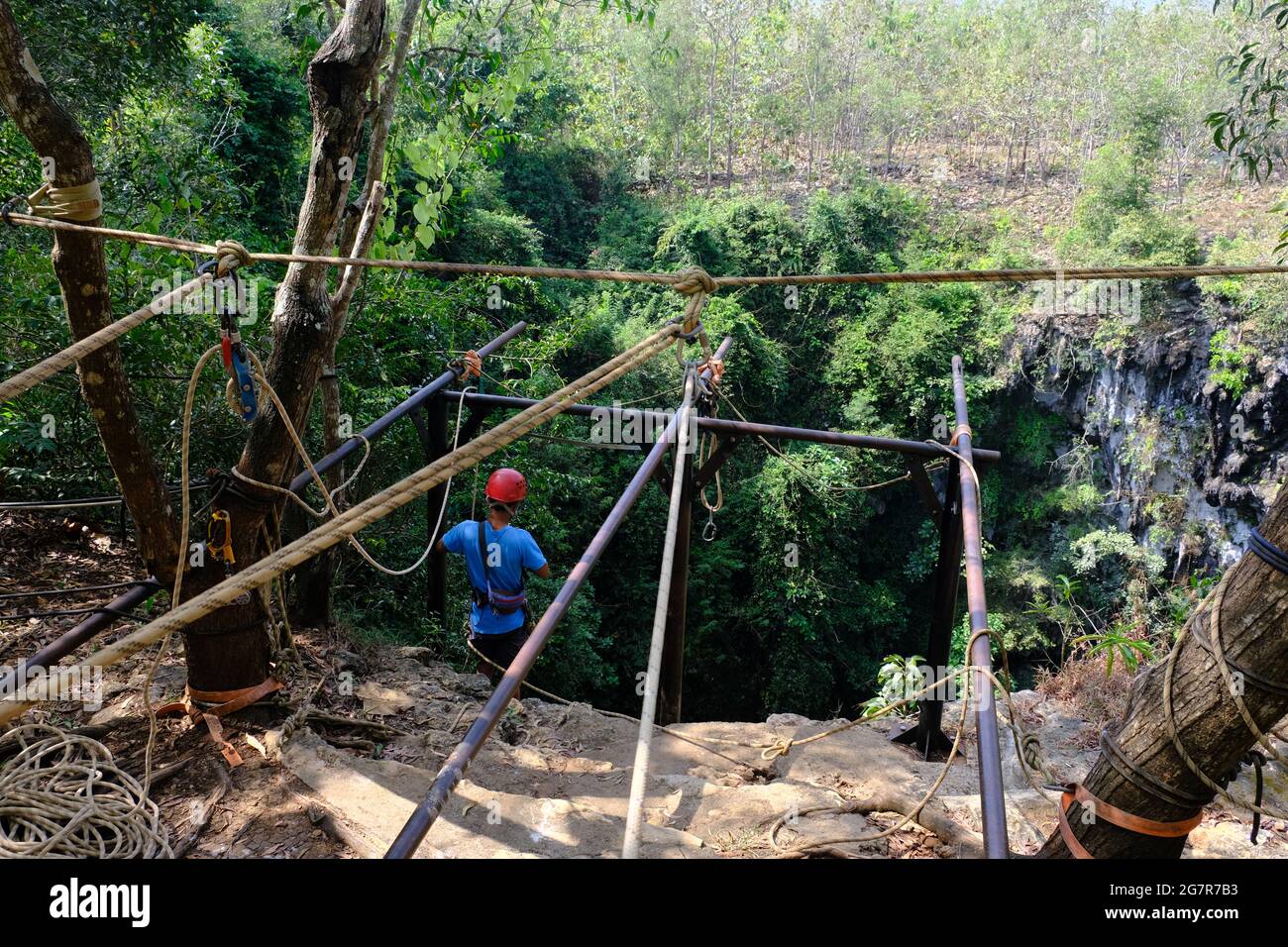 Indonesia Yogyakarta - Cueva vertical de Jomblang - Goa Jomblang Foto de stock