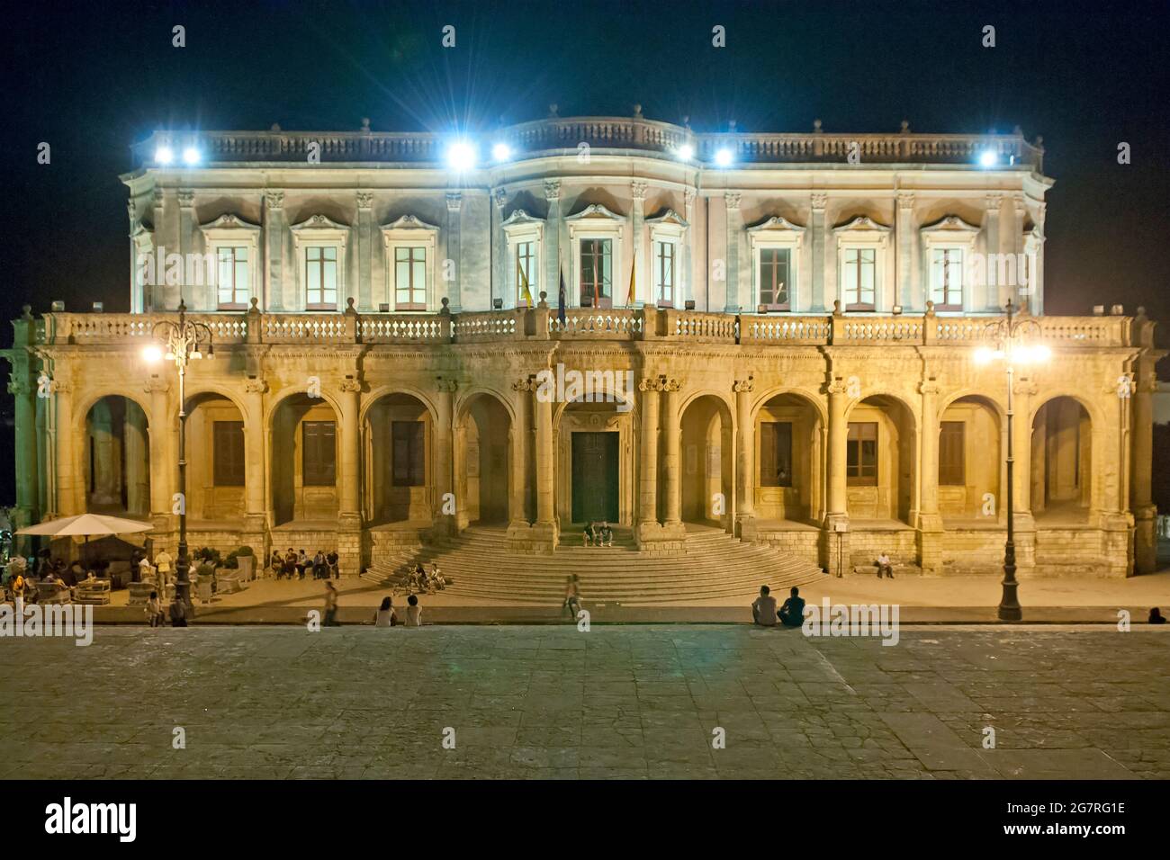 Palacio Ducezio (Palazzo Ducezio) Noto, Sicilia, Italia UNESCO, por la noche Foto de stock