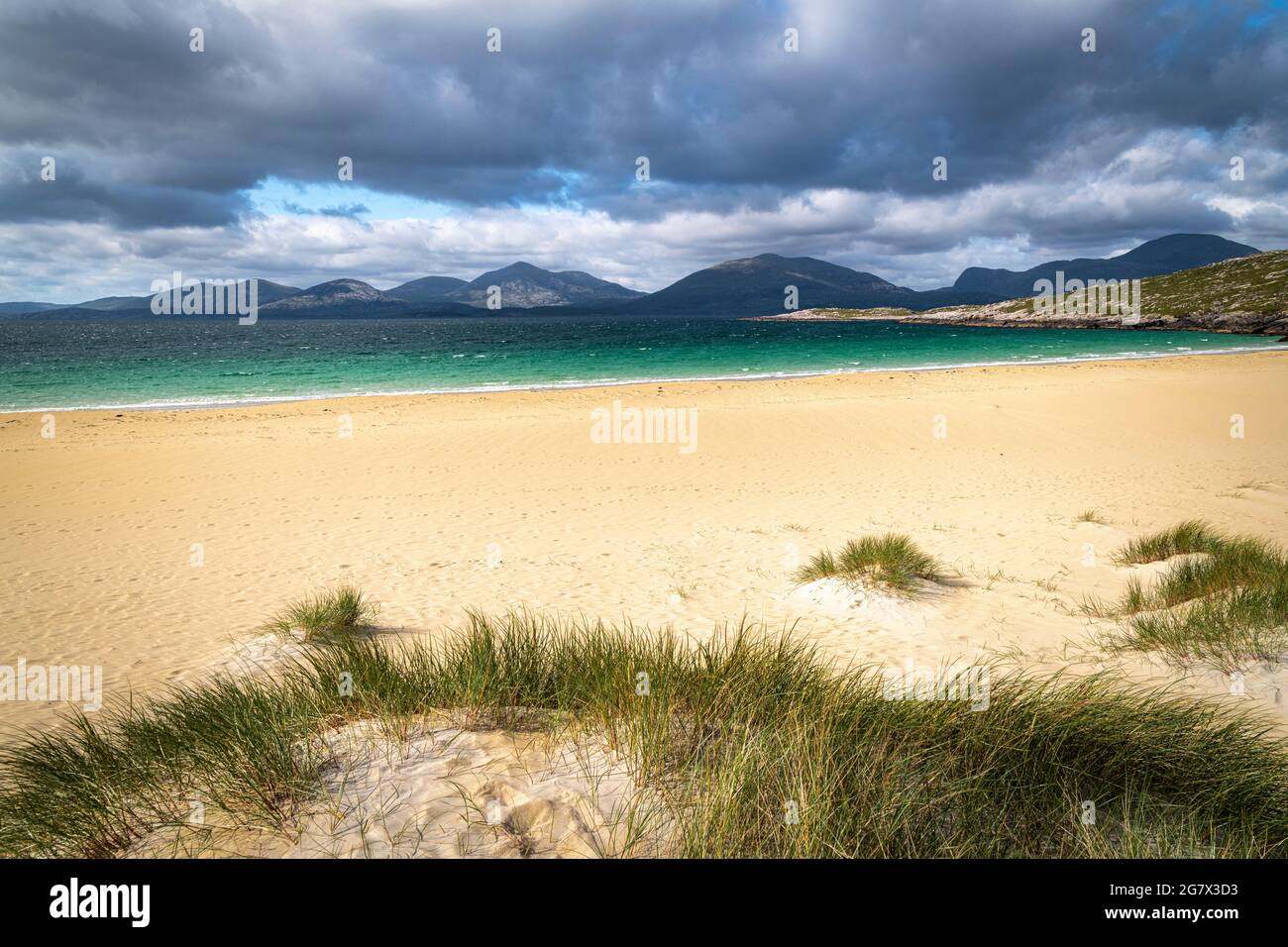 Un verano de 3 imágenes HDR de la maravillosa Luskentero, Losgaintir, Playa en la Isla de Harris, Islas del Oeste, Escocia. 25 de junio de 2021 Foto de stock