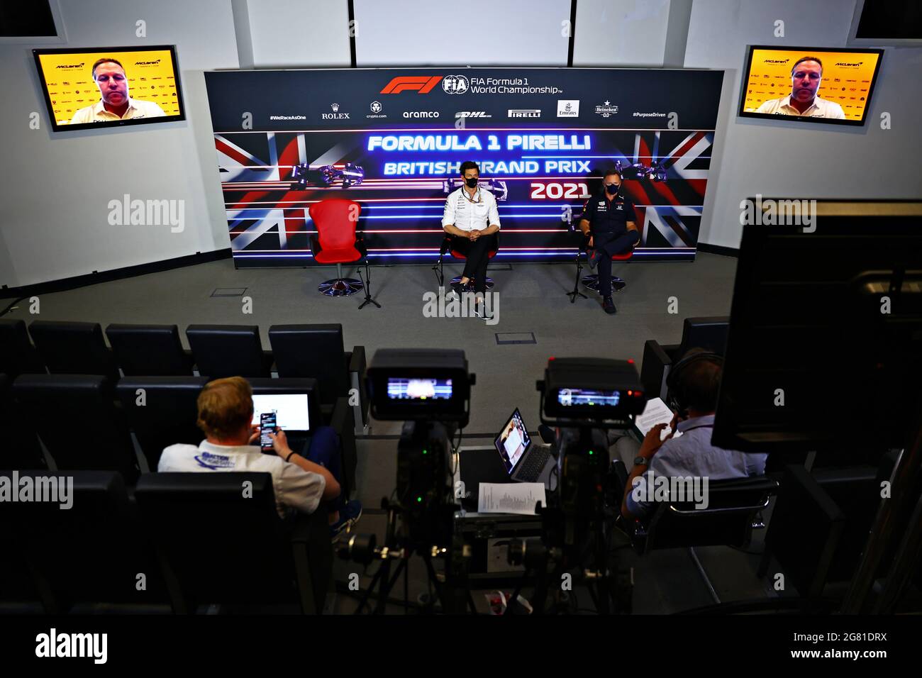 Silverstone, Reino Unido. 16th de julio de 2021. (De L a R): Toto Wolff  (GER) Mercedes AMG F1 Accionista y Director Ejecutivo y Christian Horner  (GBR) Red Bull Racing Team Director de