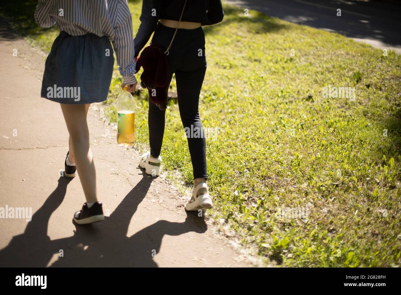 Ropa para adolescentes fotografías e imágenes de alta resolución - Alamy