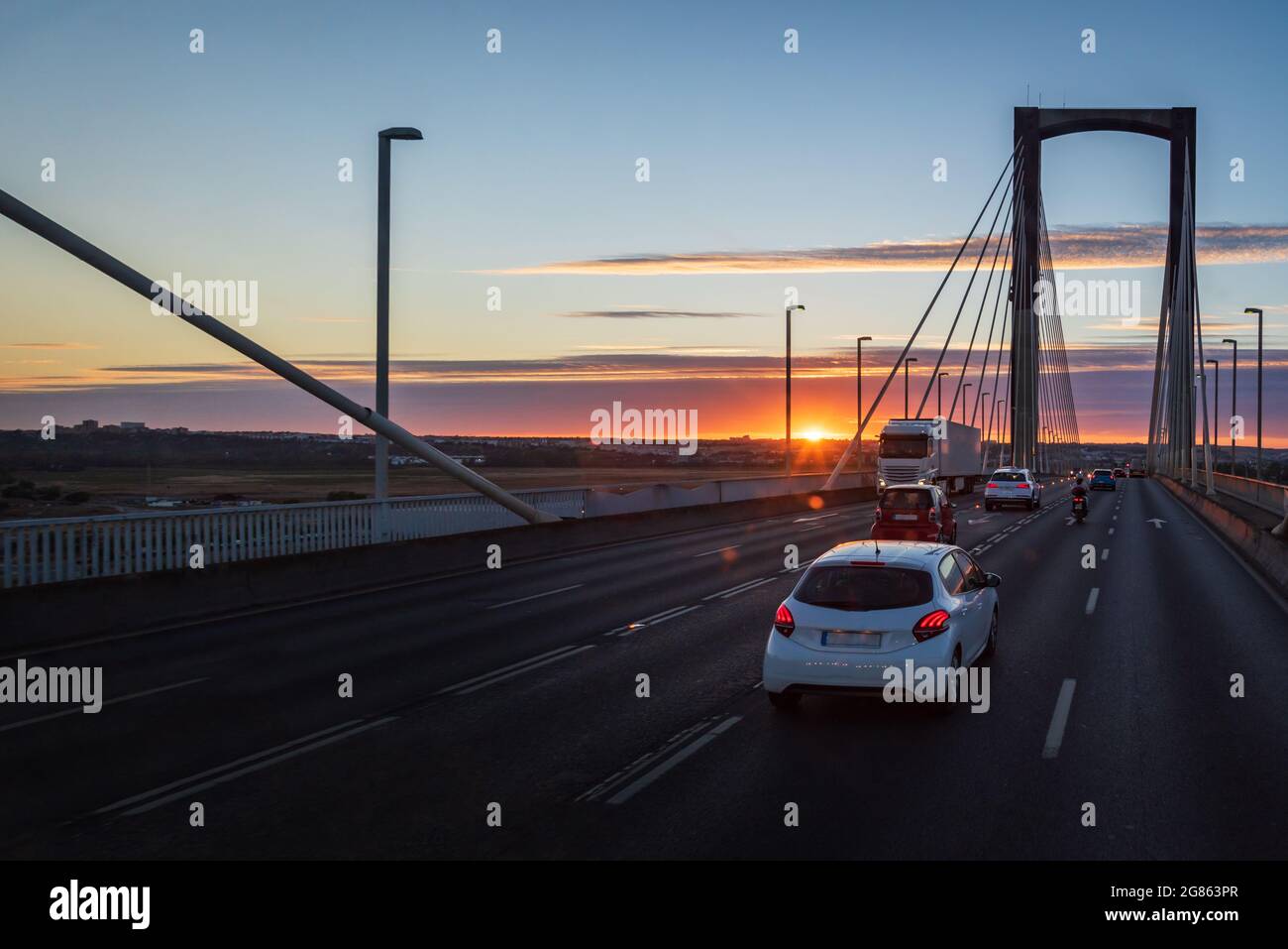 Puente del quinto centenario fotografías e imágenes de alta resolución