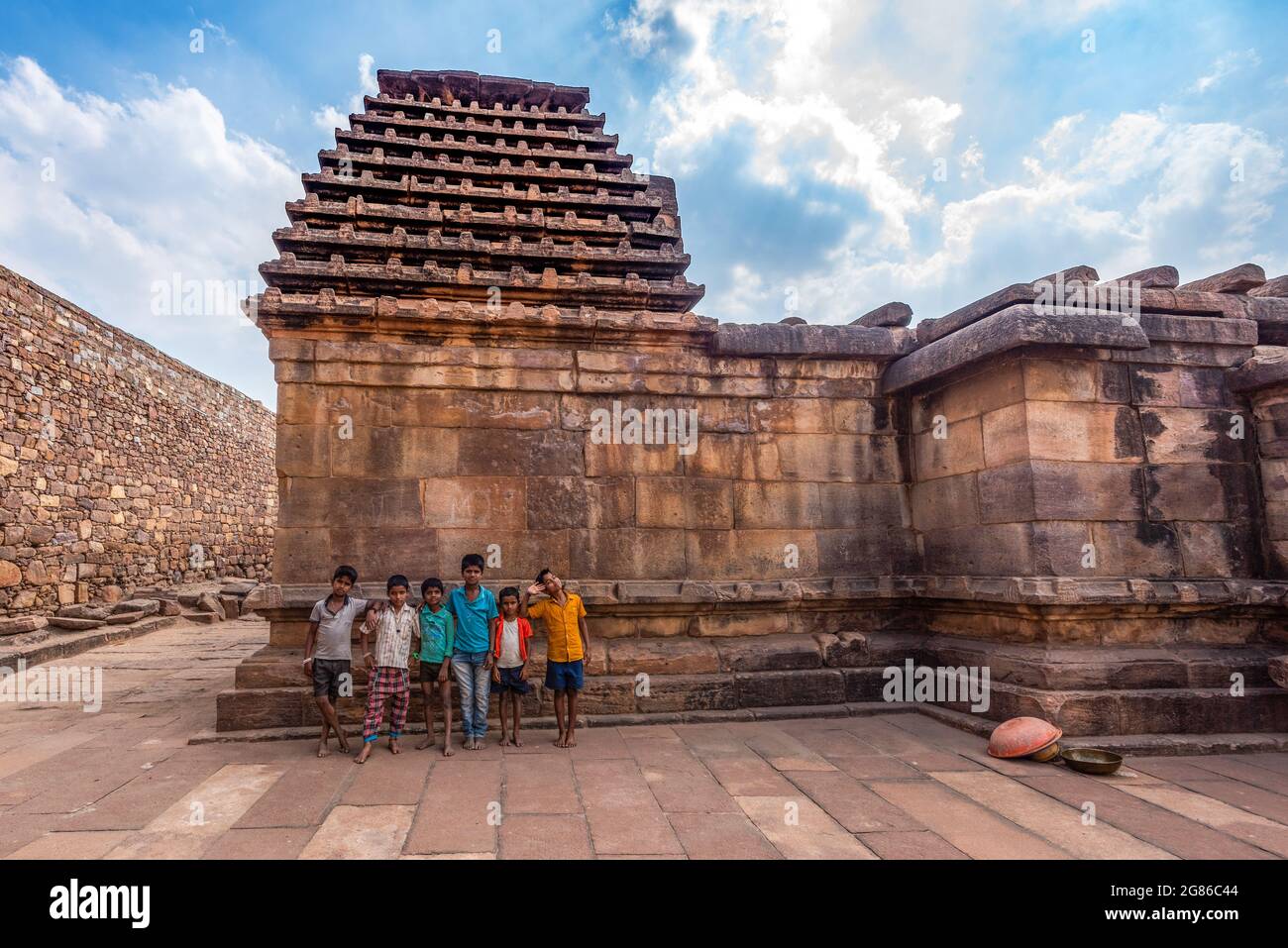 Aihole, Karnataka - 8 de enero de 2020 : Templo Trimbakeshwar en Aihole. Uno de los destinos turísticos más famosos de karnataka, India. Foto de stock