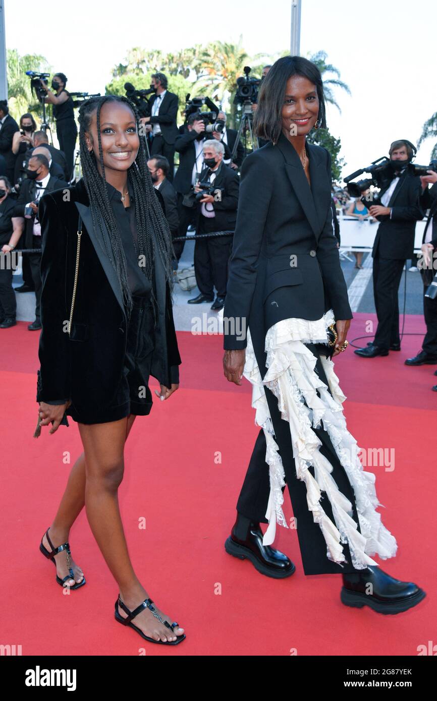 Liya Kebede posa en el París más literario en la nueva campaña de