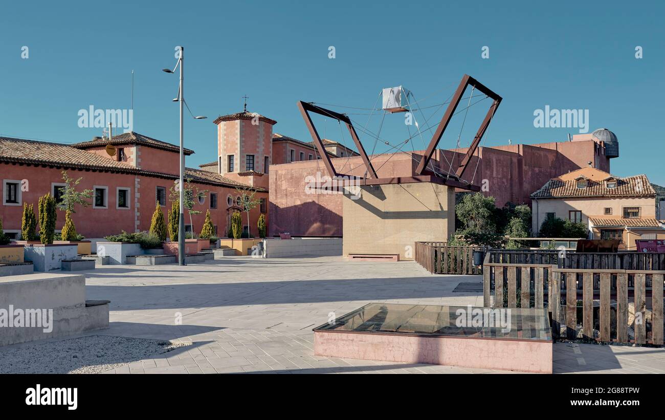 Monumento a la Constitución de Gustavo Torner en la Plaza Mangana de la  ciudad de Cuenca, Castilla la Mancha, España, Europa Fotografía de stock -  Alamy