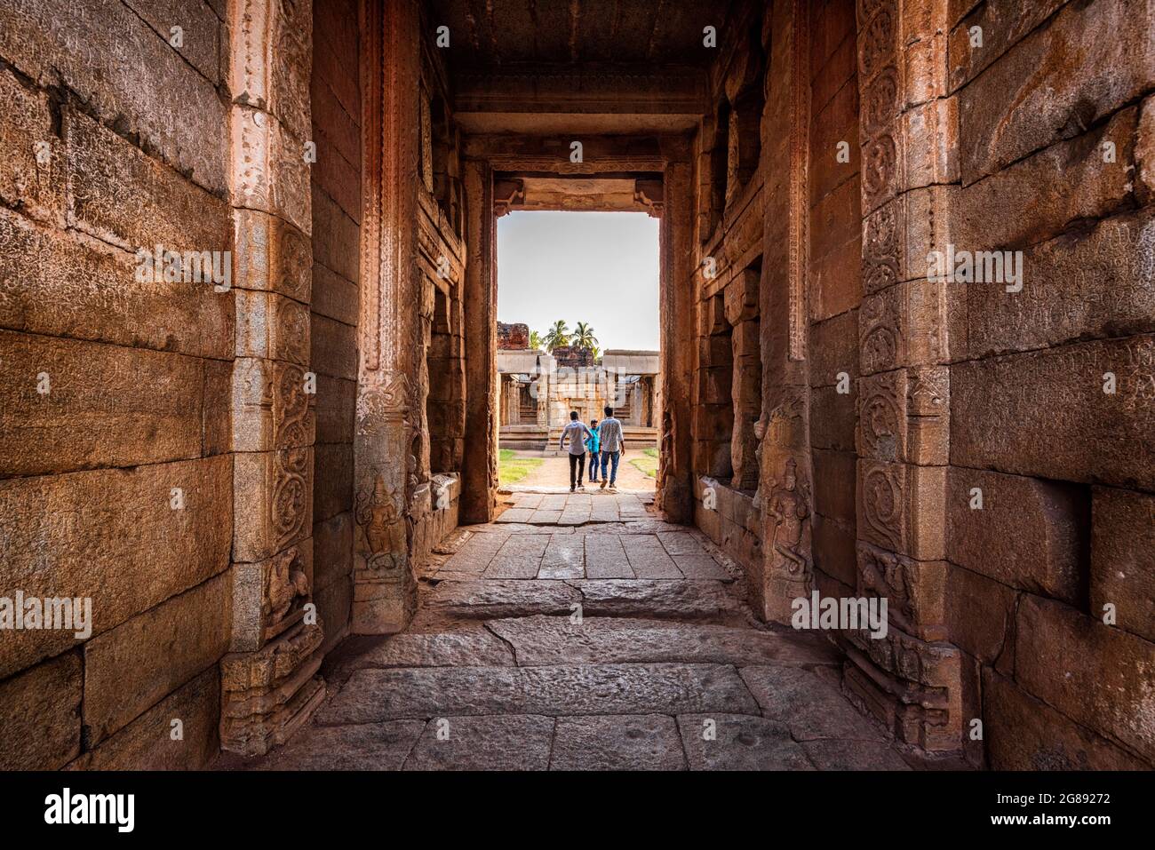 Hampi, Karnataka, India - 15 de enero de 2020 : La vista del antiguo templo Achyutaraya. Grupo de ruinas monumentos en Hampi fue el centro del Vij hindú Foto de stock