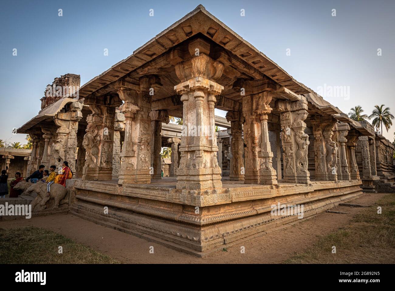 Hampi, Karnataka, India - 15 de enero de 2020 : La vista del antiguo templo Achyutaraya. Grupo de ruinas monumentos en Hampi fue el centro del Vij hindú Foto de stock