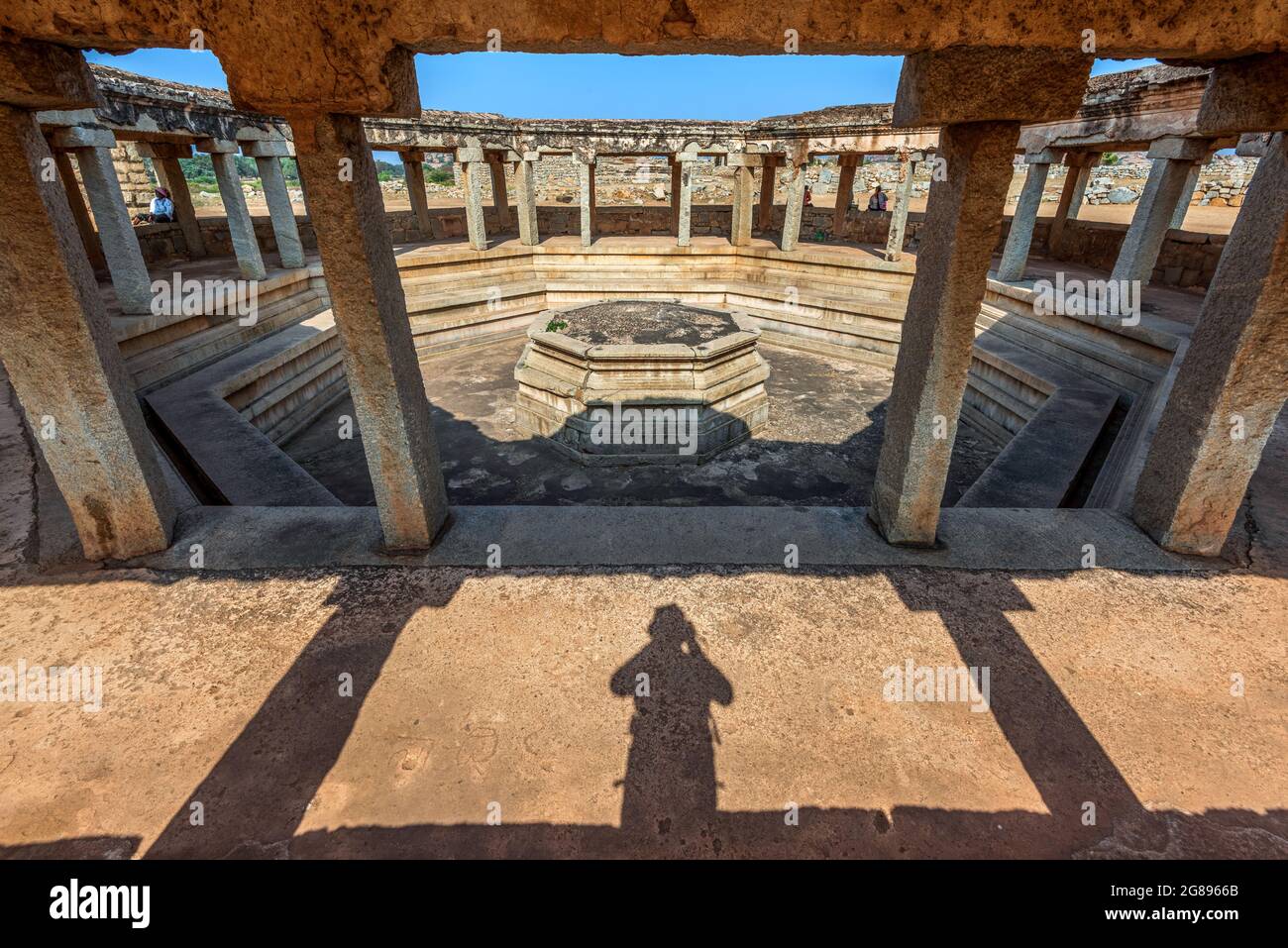 Hampi, Karnataka, India - 15 de enero de 2020 : Baño octogonal, Esta estructura, como su nombre indica, es una gigantesca zona de baño hecha en forma de AN Foto de stock