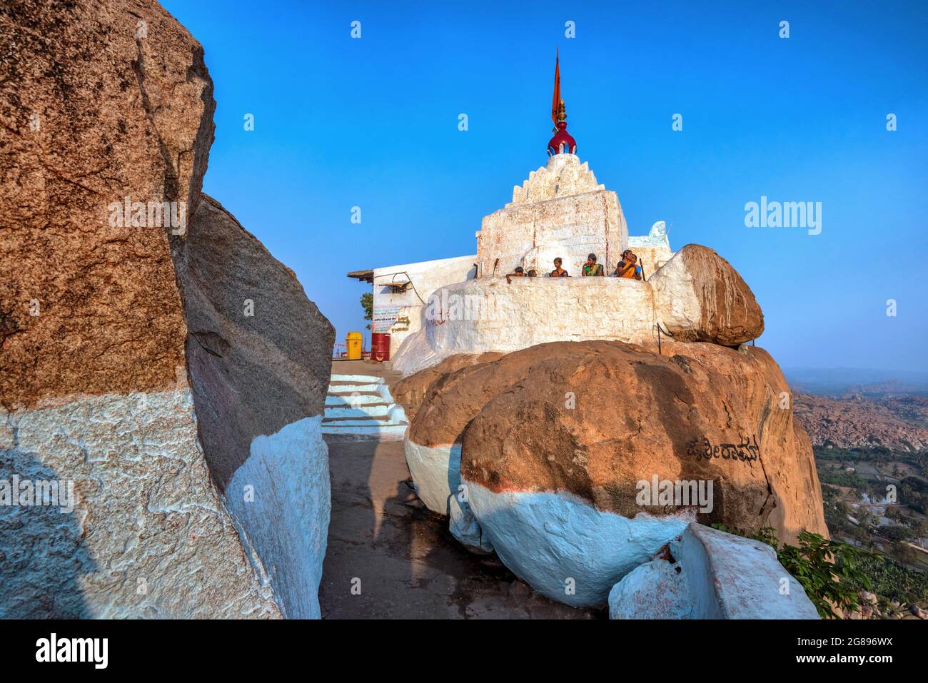 Hampi, Karnataka, India - 15 de enero de 2020 : Vista de Kishkinda, Cerro Anjanadri, (Templo de los Monos) Anjaneya Parvat, el lugar de nacimiento del dios Hanuman ahora una w Foto de stock
