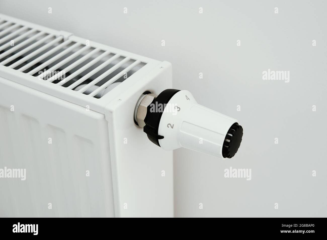 Perilla del radiador de calor. Ajuste de la temperatura en el radiador de  calefacción Fotografía de stock - Alamy