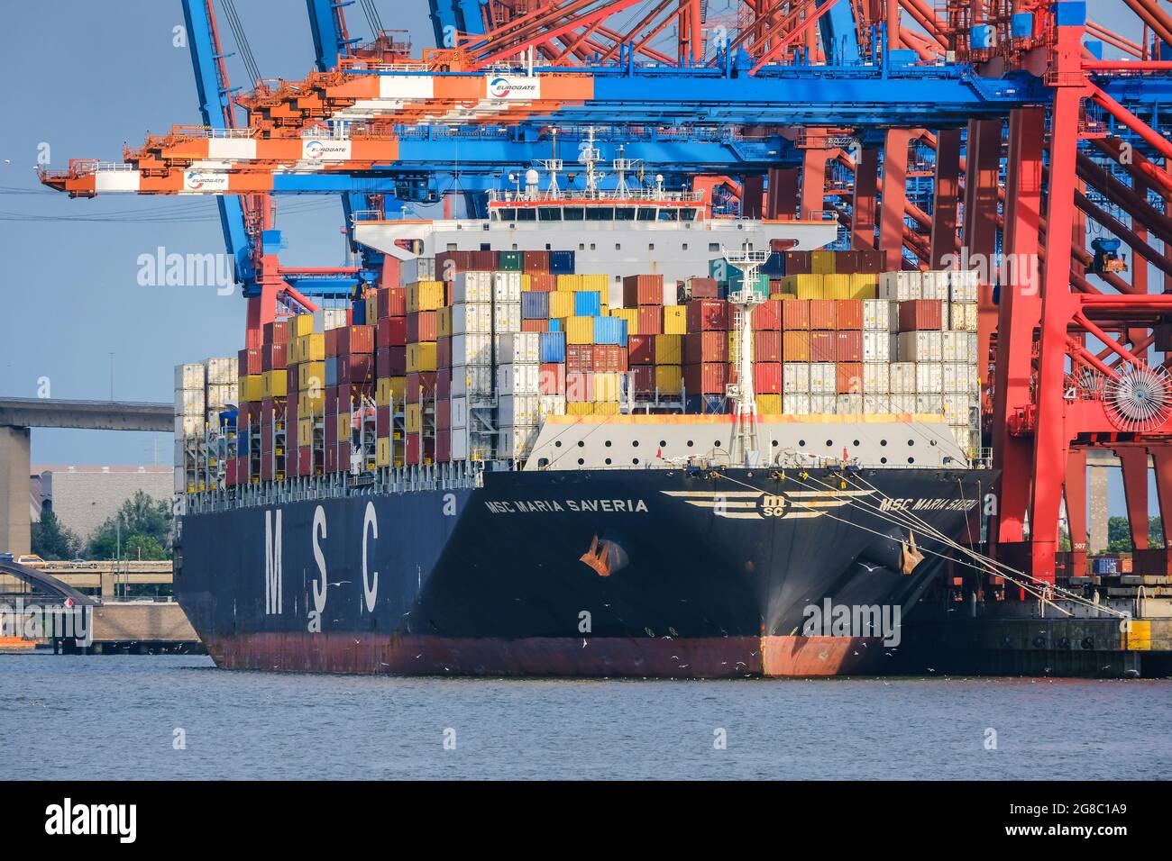 Hamburgo, Alemania - buque contenedor en el puerto de Hamburgo, buque contenedor MSC Maria Saveria de la empresa naviera MSC está amarrado en el plazo del contenedor Foto de stock