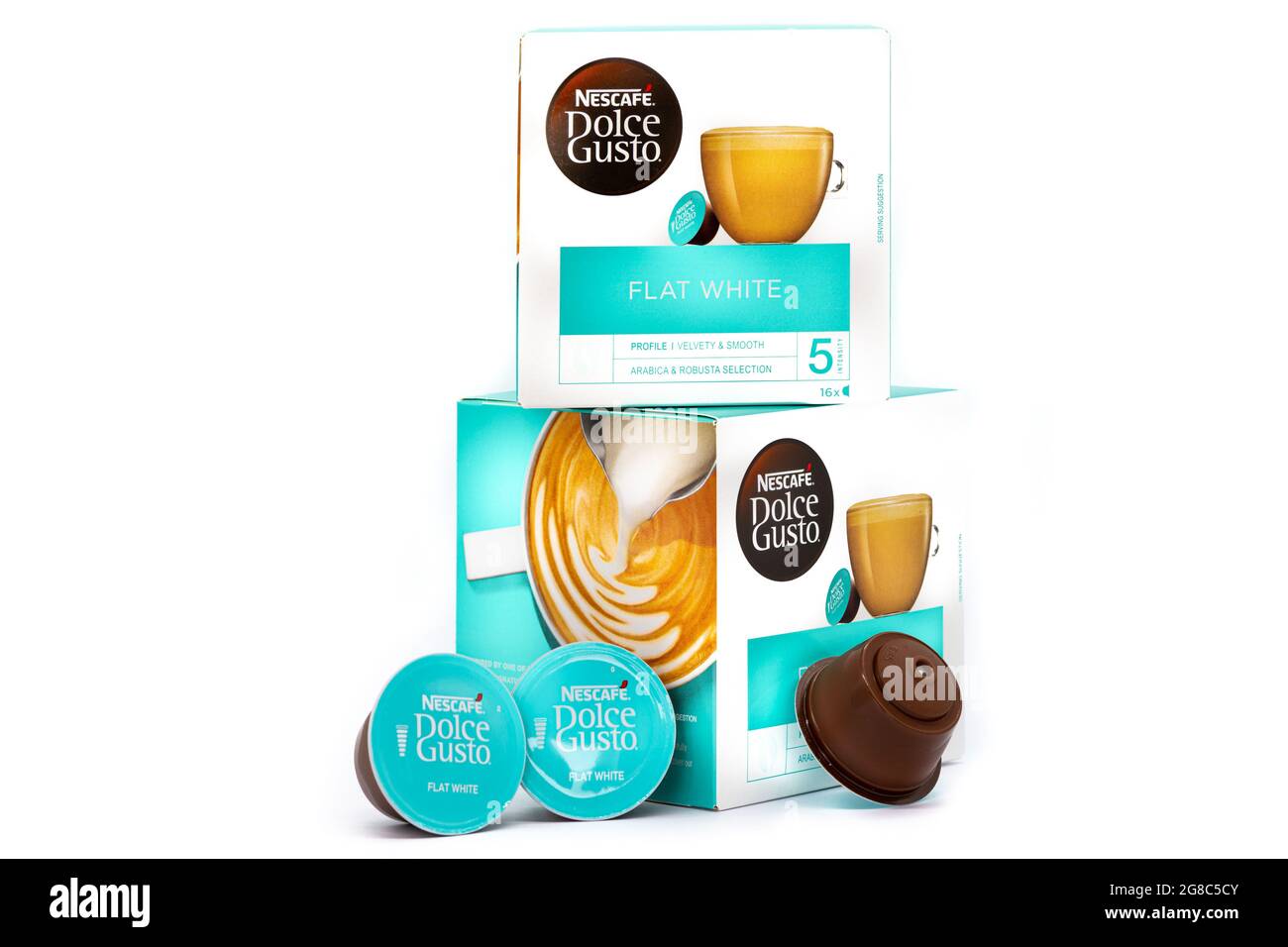 IRVINE, REINO UNIDO - 11 de julio de 2021: Las vainas de café blanco plano Dolce  Gusto de la marca Nescafe son una marca de café cada vez más popular  Fotografía de stock - Alamy