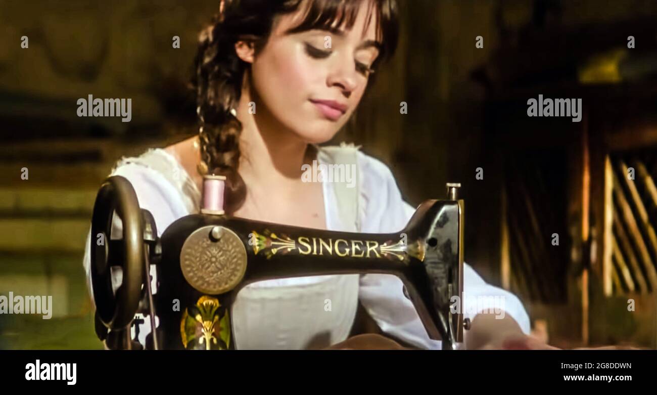 . Camila Cabello en una escena de la (C)Amazon Studios nueva película:  Cenicienta (2021). Argumento: Una versión musical moderna del clásico  cuento de hadas 'Cenicienta'. Ref: LMK110-J7240-190721 suministrado por  LMKMEDIA. Sólo editorial.