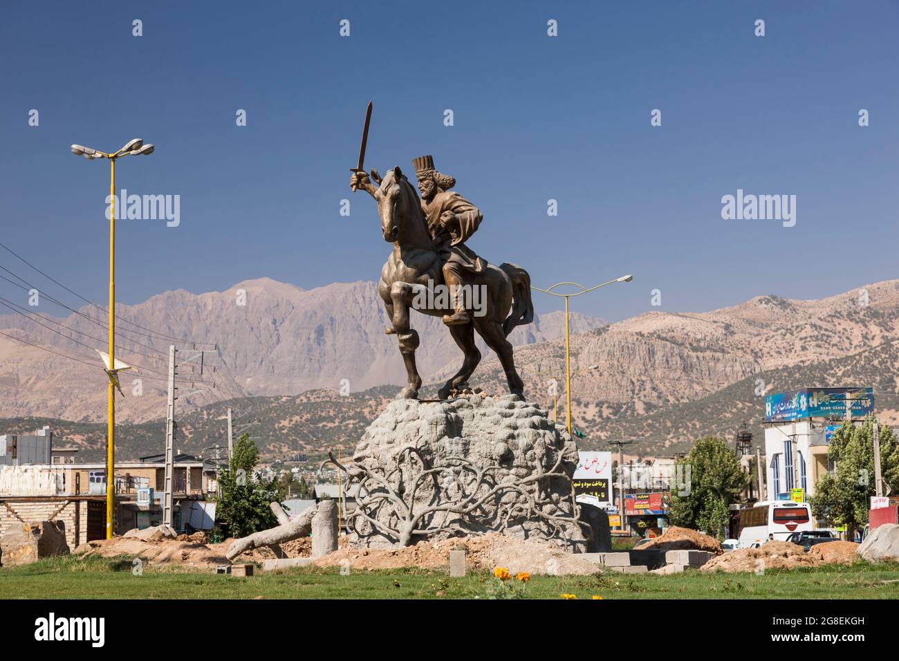 Estatua del comandante persa Ariobarzanes (Ario Barzan), Yasuj, Kohgiluyeh y la provincia de Boyer-Ahmad, Irán, Persia, Asia occidental, Asia Foto de stock