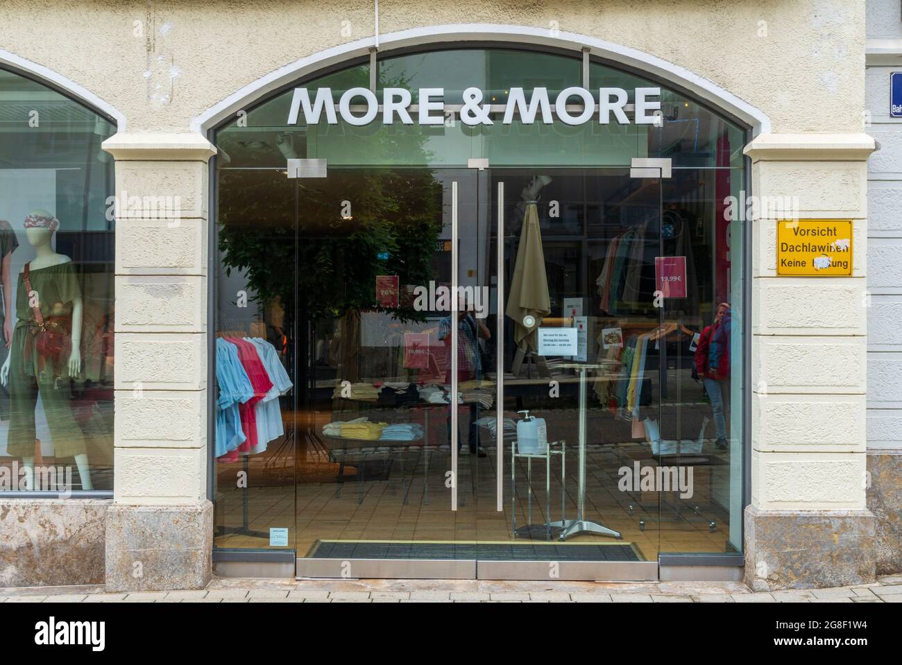 Filiale der Firma MÁS y MÁS en Kempten Foto de stock