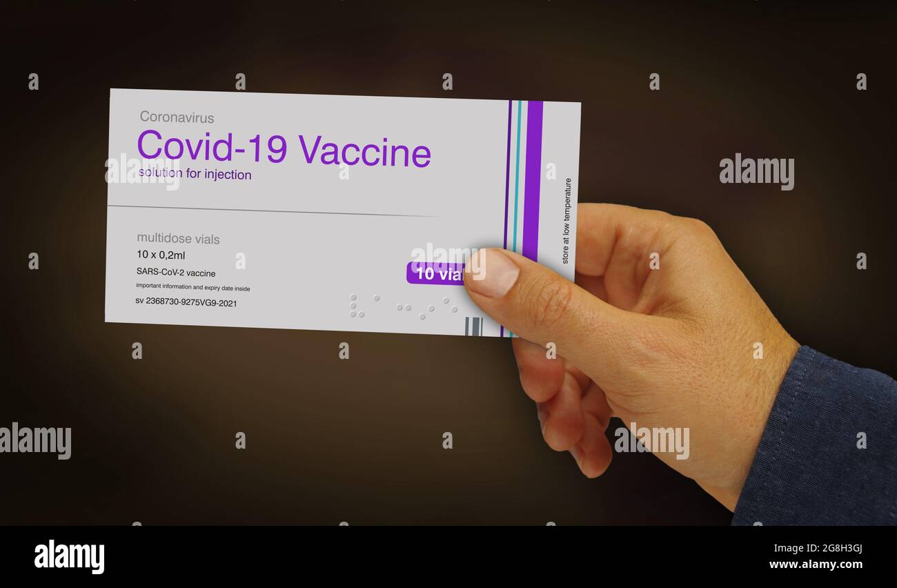Paquete de vacuna Covid-19 en la mano. Vacunación contra el coronavirus sars-cov-2. Una caja para jeringas con dosis. Ilustración de representación de concepto abstracto 3D. Foto de stock