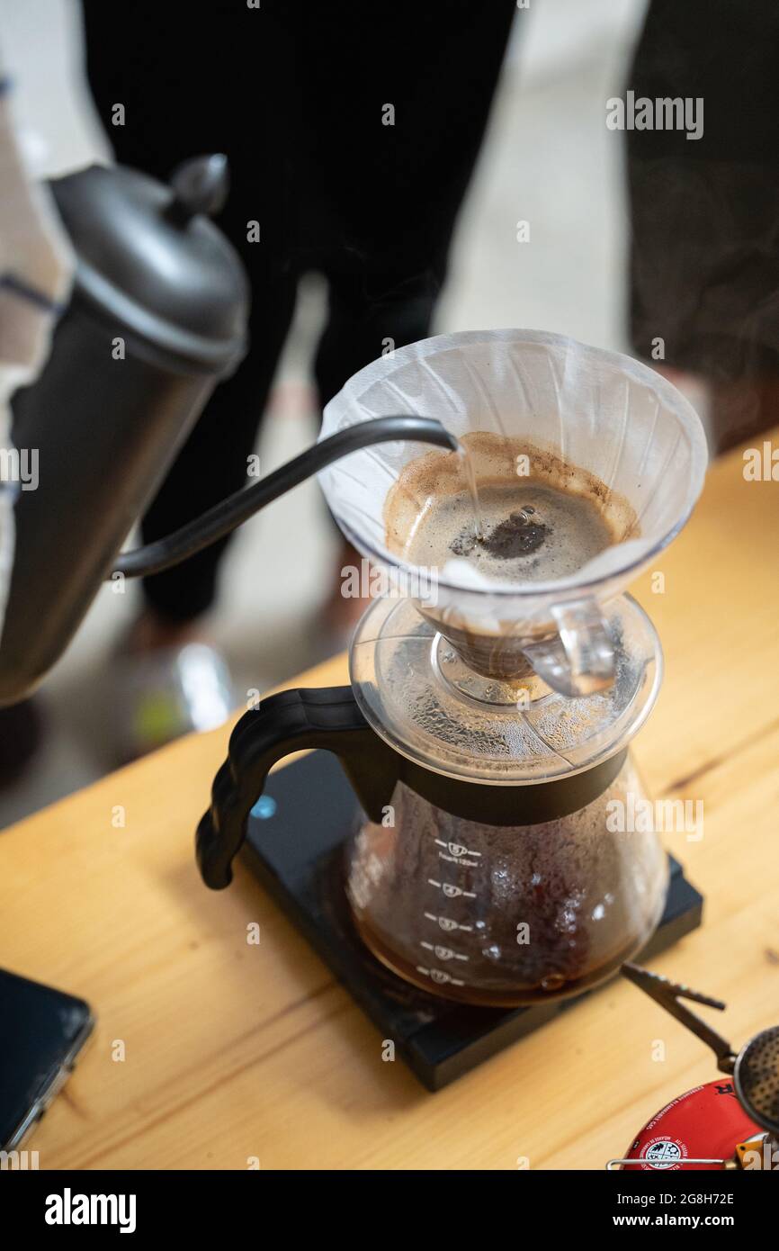 Cafetera Dripper Hario V60 02 (Acrílico) | Café Altura