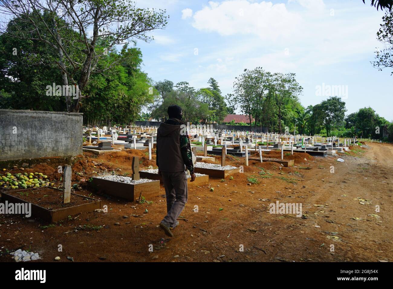 (7/19/2021) Esta es la situación actual de las tumbas de las víctimas