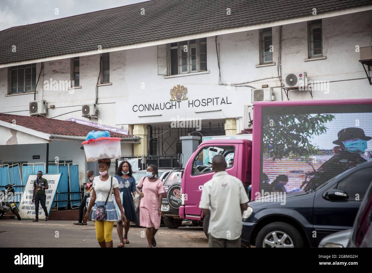 El Hospital Connaught en el centro de Freetown es uno de los primeros lugares donde los pacientes de COVID-19 van a buscar ayuda. Sierra Leona está experimentando actualmente una tercera ola de casos de coronavirus. (Foto de Sally Hayden / SOPA Images/Sipa USA) Foto de stock