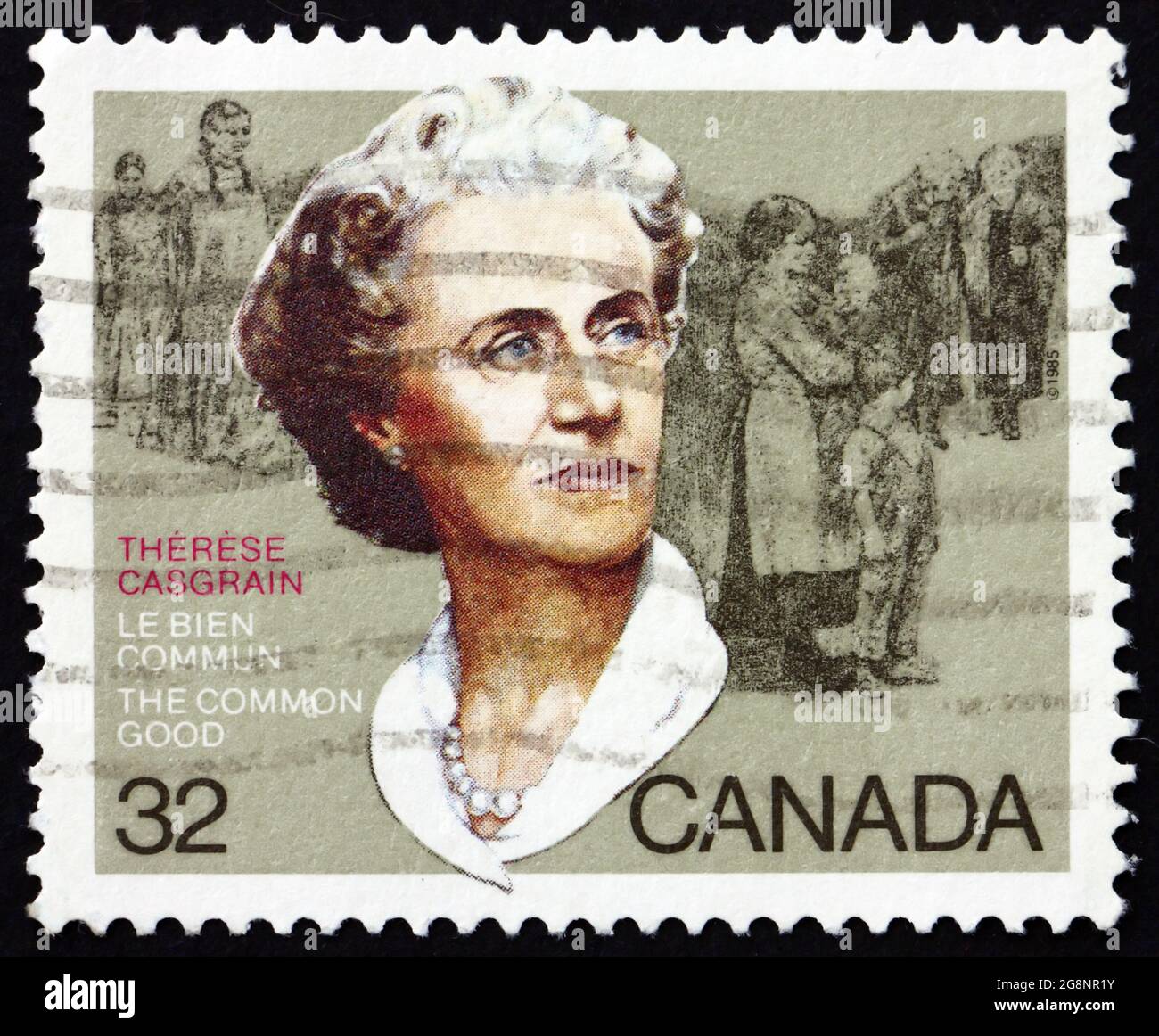 CANADÁ - ALREDEDOR de 1985: Un sello impreso en Canadá muestra Therese Casgrain (1896-1981), fue una feminista, reformadora, política y senadora canadiense francesa, c Foto de stock