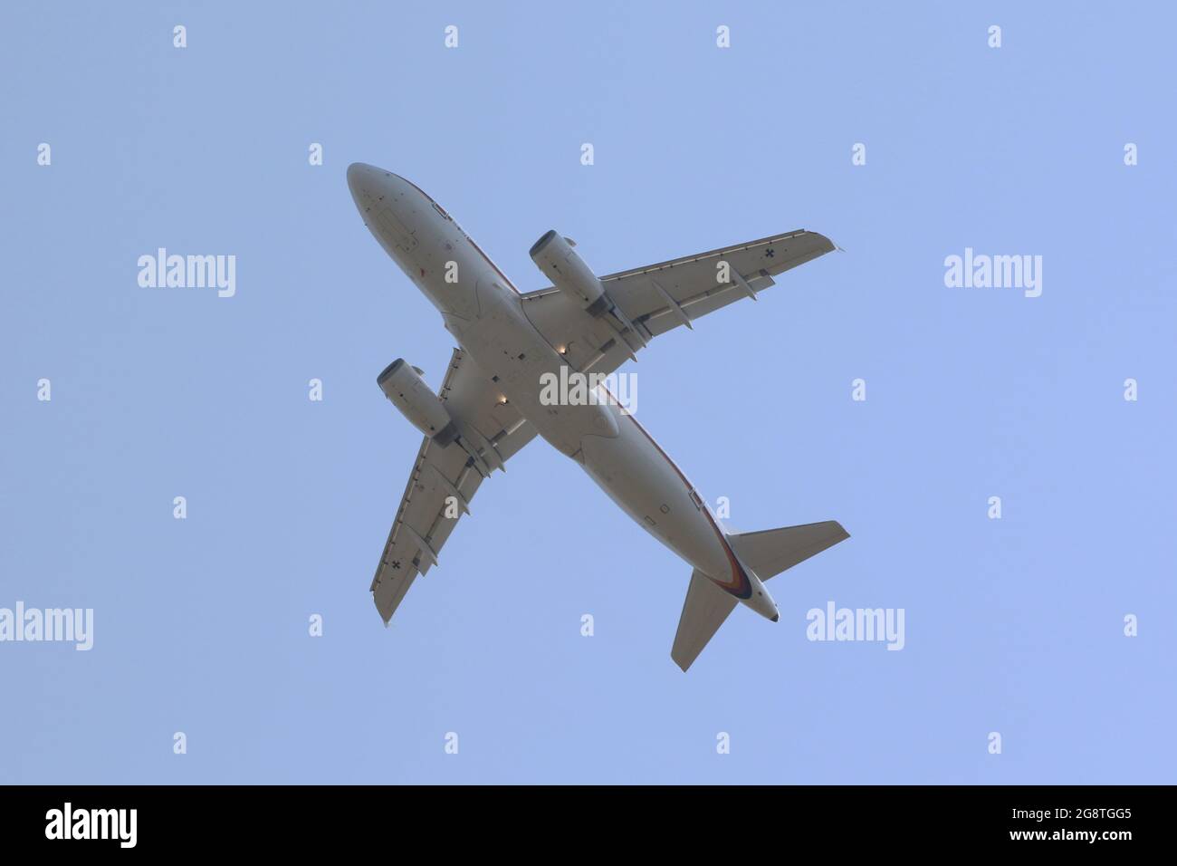 15+02, un Airbus A319CJ operado por la Fuerza Aérea Alemana en el papel de transporte ejecutivo, en el Aeropuerto Internacional de Prestwick en Ayrshire, Escocia. Foto de stock