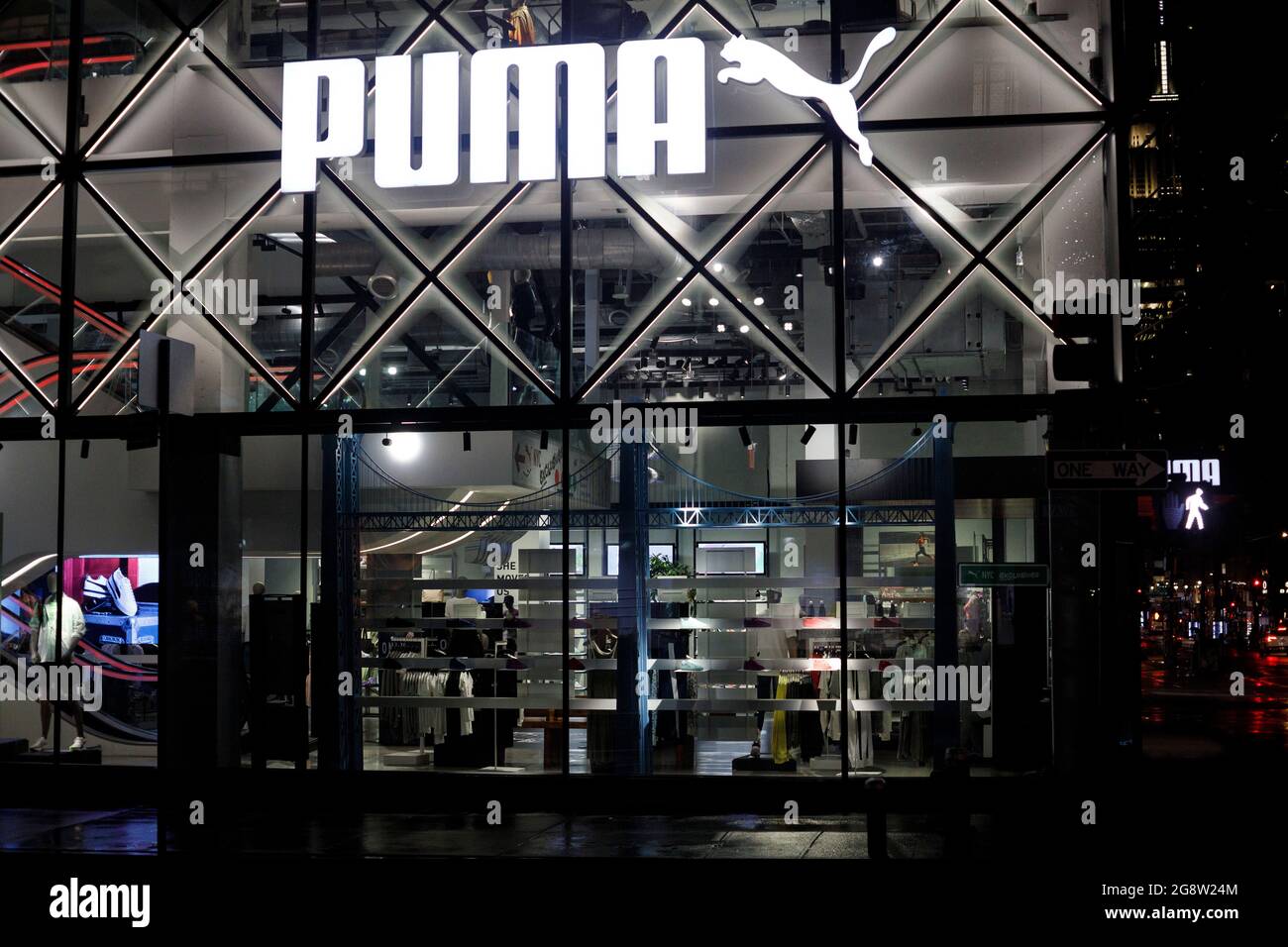 Nueva York, Estados Unidos. 17th de julio de 2021. Un logotipo de Puma  visto en una de sus tiendas en Manhattan. (Imagen de crédito: © Stephen  Zenner/SOPA Images via ZUMA Press Wire