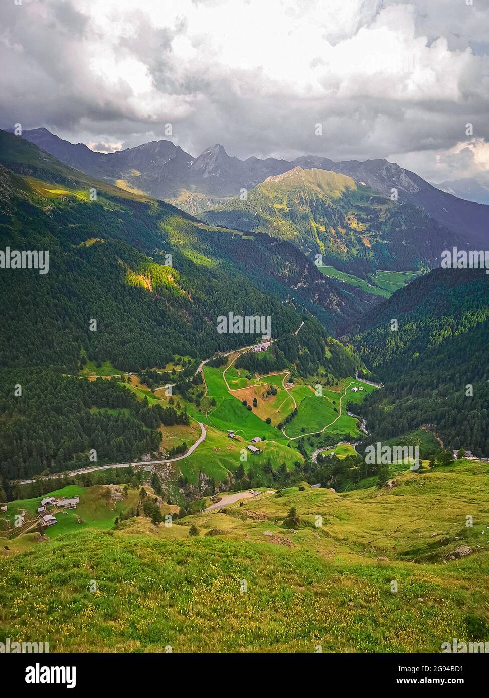 Paisaje natural del Paso Rombo entre Italia y Austria - reportaje de viaje Foto de stock