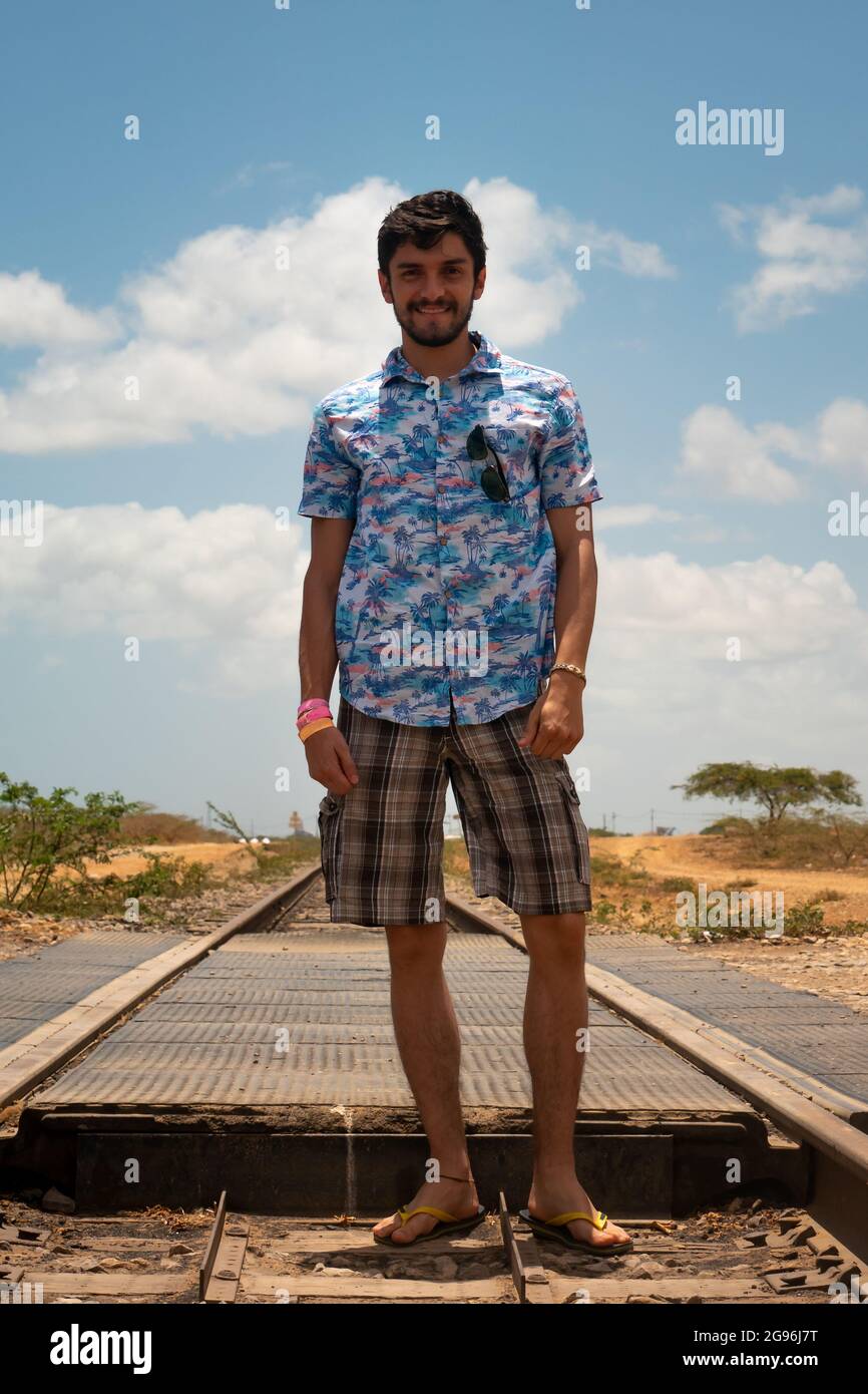 Flowered shirt fotografías e imágenes de resolución - Alamy