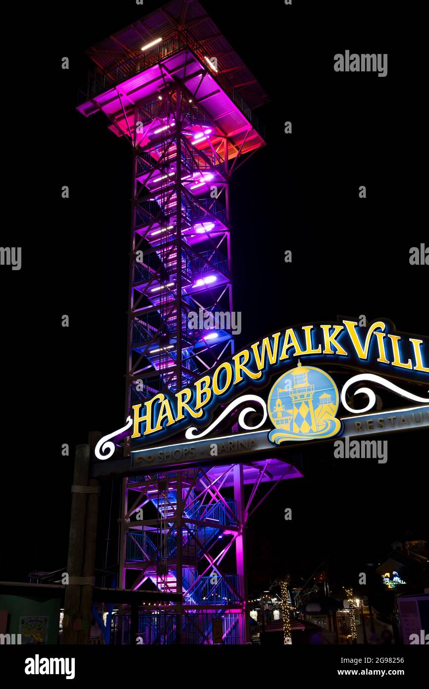 Torre en tirolina en Harborwalk Village, Destin, Florida, Estados Unidos Foto de stock