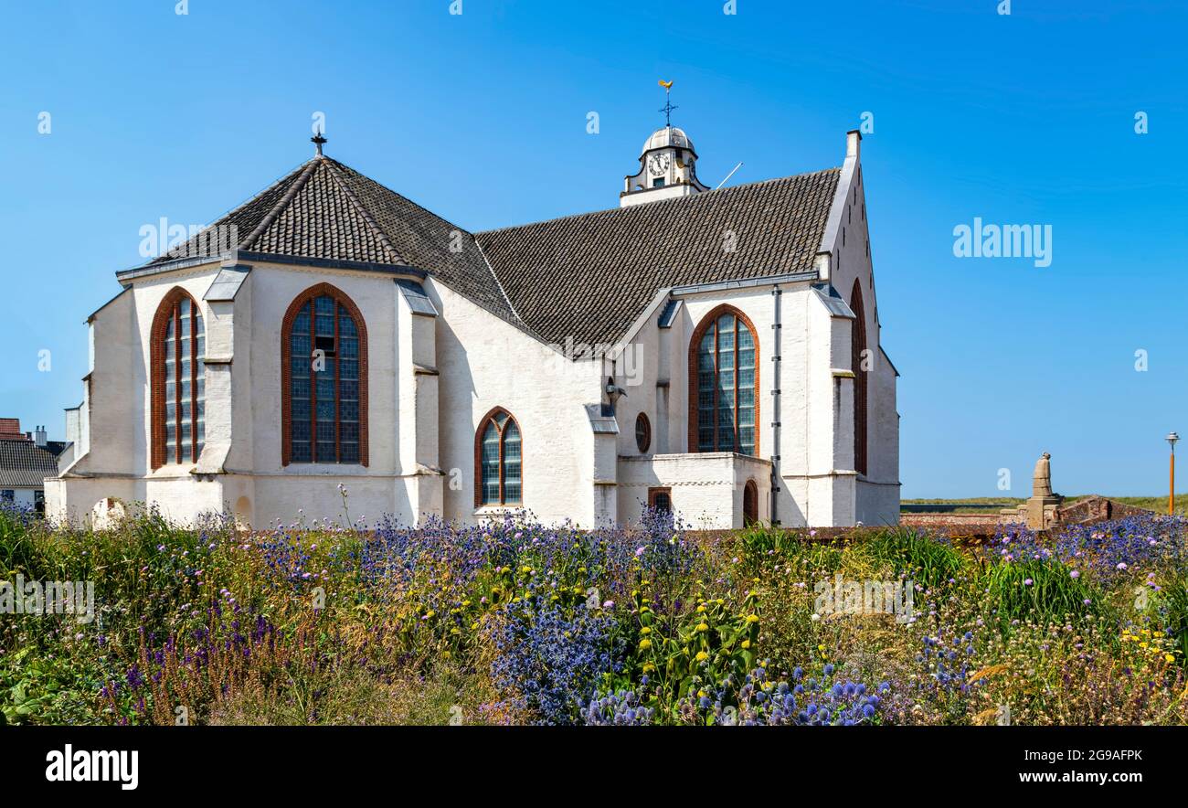 Vista floral de Andreaskerk (Iglesia de Andrés) en Katwijk, Holanda del Sur, Holanda. Foto de stock