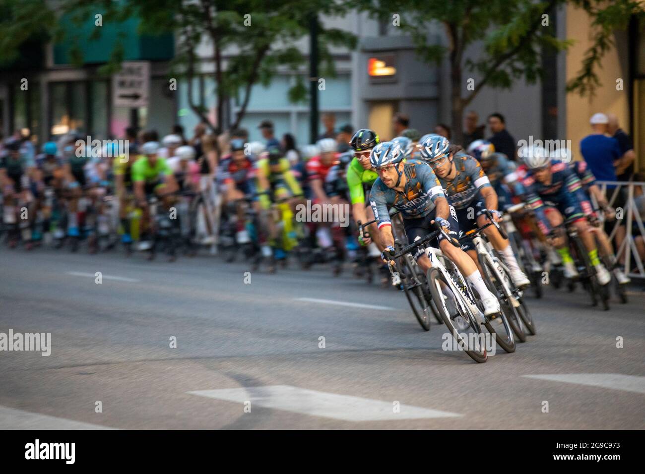 carreras nocturnas rápidas en bicicletas en boise Fotografía de stock -  Alamy