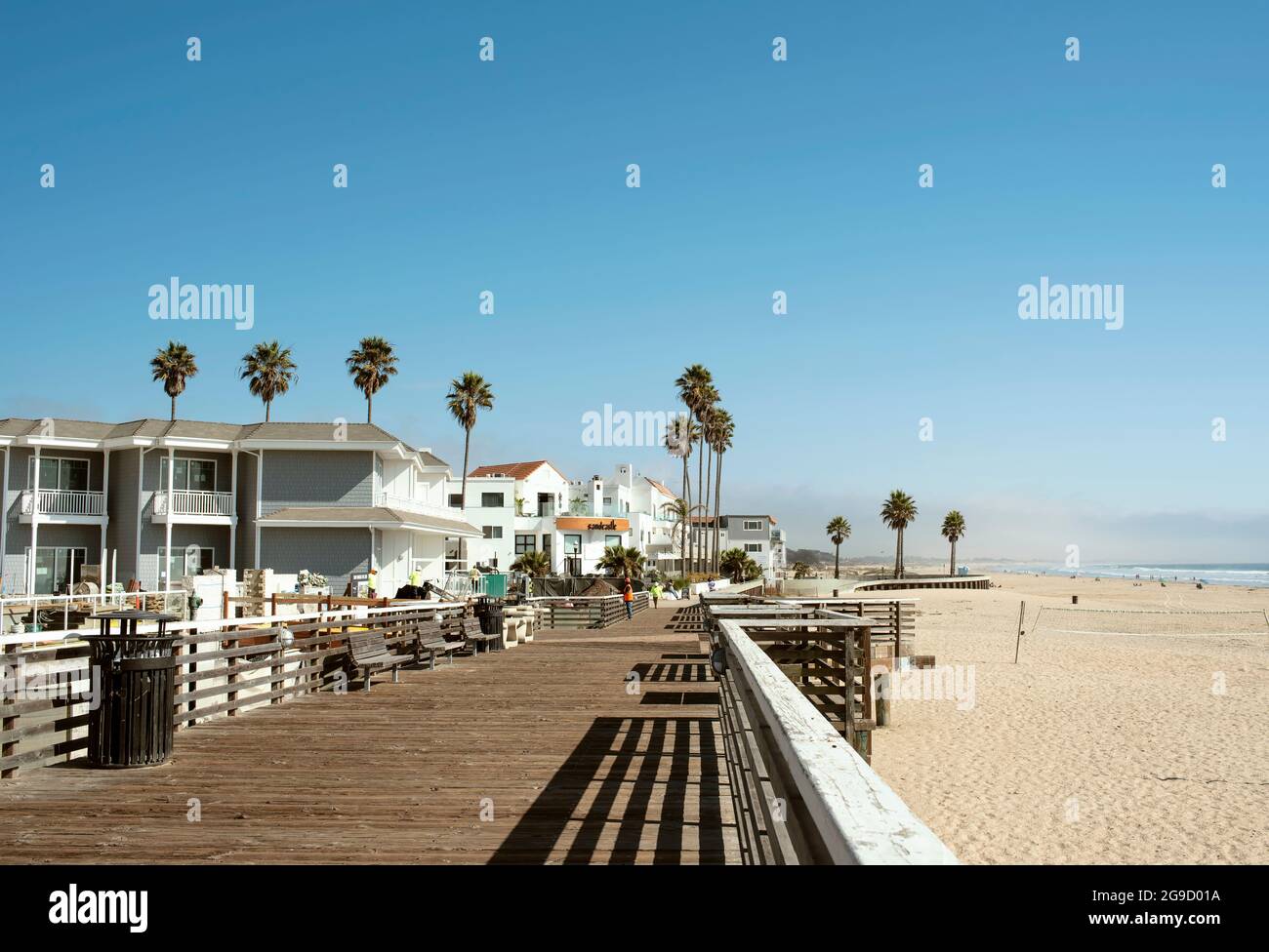 Camino de madera a la playa. Santa Barbara, California, Estados Unidos Foto de stock