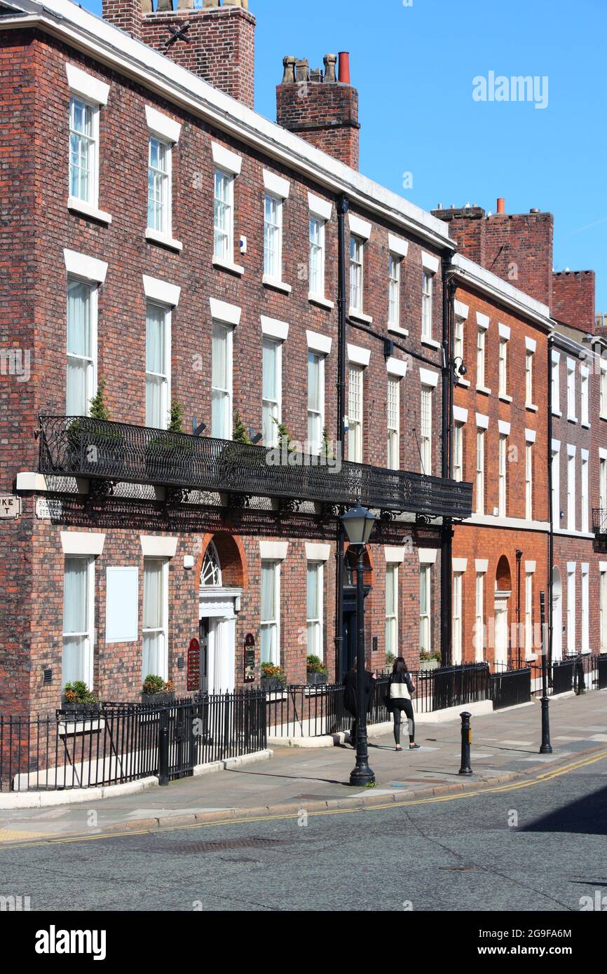 Liverpool - ciudad en el condado de Merseyside del noroeste de Inglaterra (Reino Unido). Edificios de apartamentos antiguos. Foto de stock