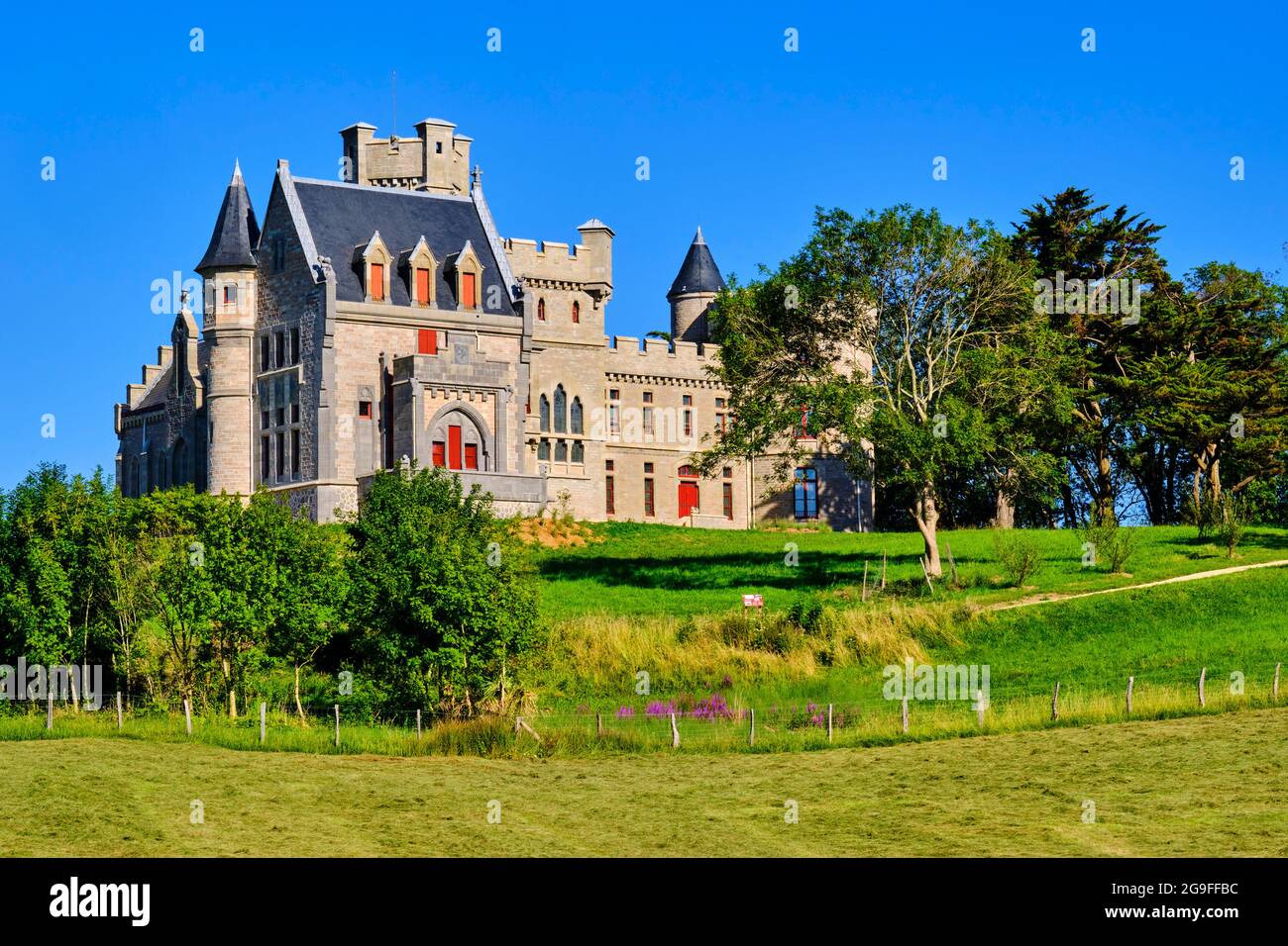 Francia, Pirineos Atlánticos (64), la costa del País Vasco, Hendaye, Chateau d'Abbadia construido en 1870 por Eugène Viollet-le-Duc para Antoine d'Ab Foto de stock