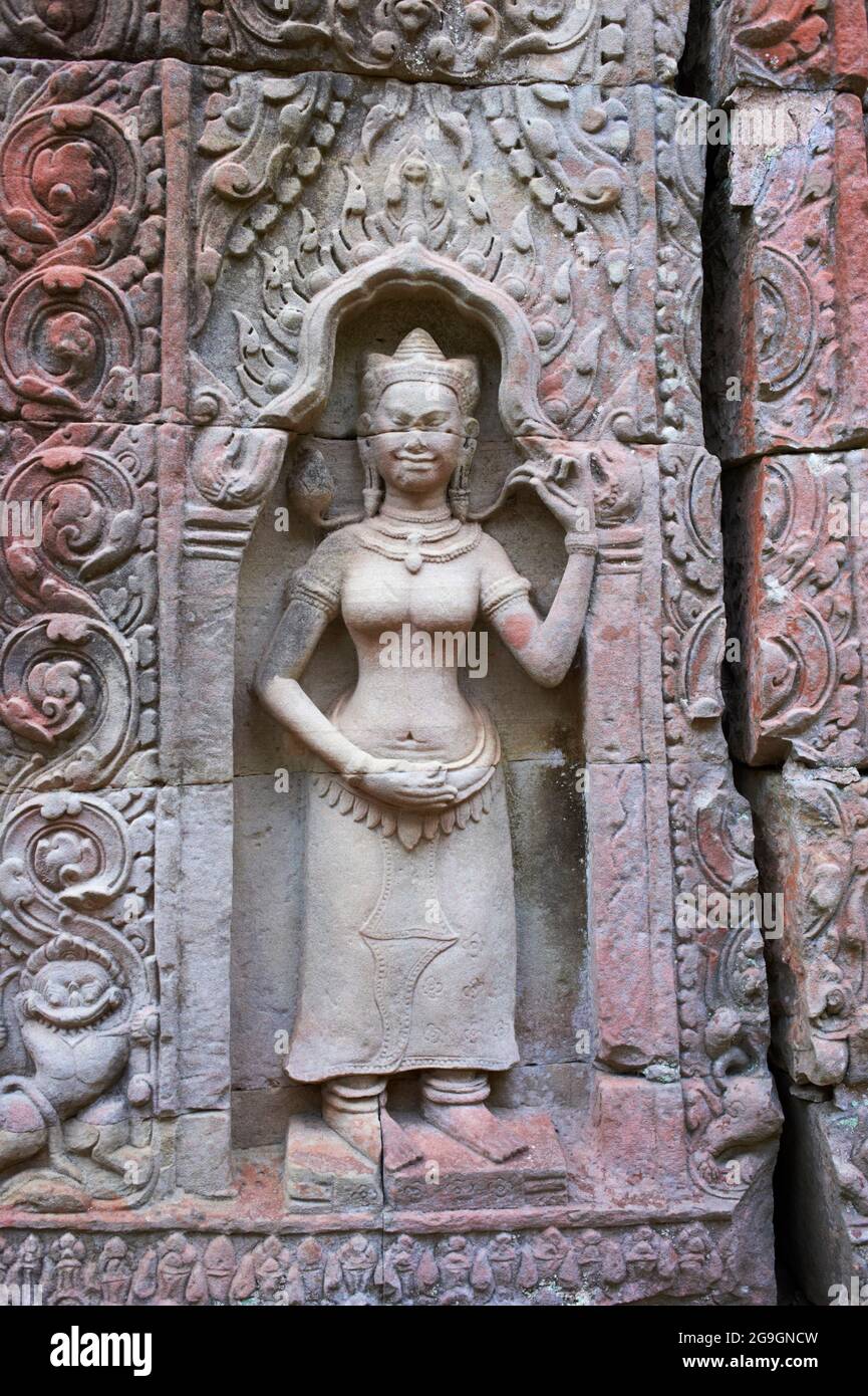 Sudeste de Asia, Camboya, provincia de Siem Reap, sitio de Angkor, patrimonio mundial de la Unesco desde 1992, ciudad antigua, templo de Preah Khan, relieve de Apsara, santo d Foto de stock