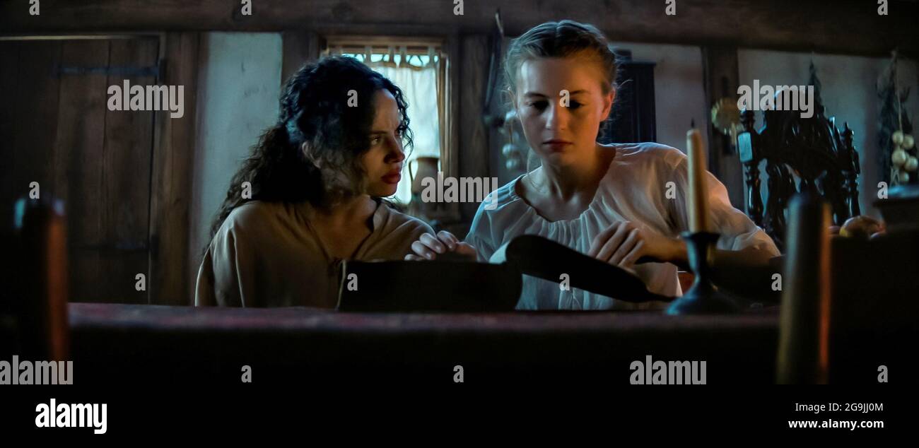 Kiana Madeira Peliculas Y Programas De Television CALLE FEAR: TERCERA PARTE 1666, (alias CALLE FEAR: 1666, alias CALLE FEAR),  desde la izquierda: Kiana Madeira, Olivia Scott Welch, 2021. © Netflix /  Cortesía Everett Collection Fotografía de stock - Alamy