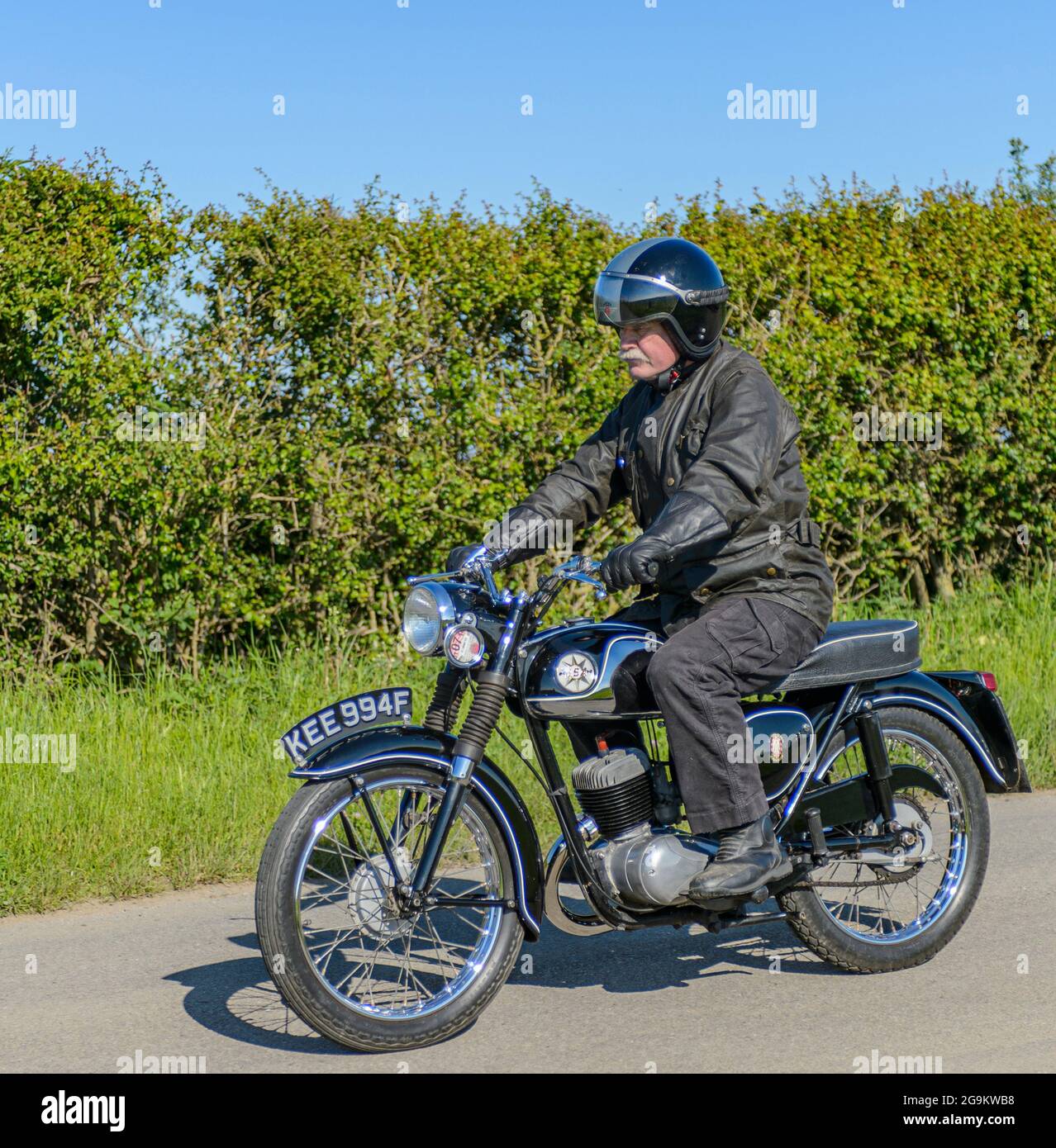 El 1966 D14/4 175cc BSA Bantam Motorcycle, una popular motocicleta vintage que ha sido completamente restaurada y ahora se considera un elemento de coleccionista Foto de stock