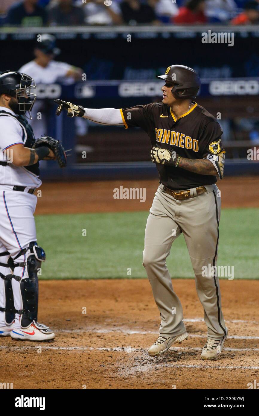 manny machado golpeando