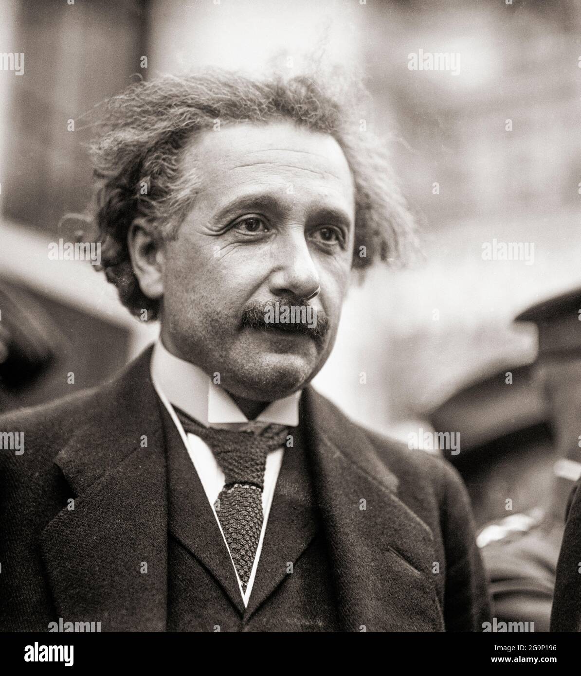 Albert Einstein, 1879 - 1955. Físico teórico nacido en Alemania. Entre muchos logros, presentó teorías de la Relatividad General, la Relatividad Especial y la equivalencia entre masa y energía. Foto de stock