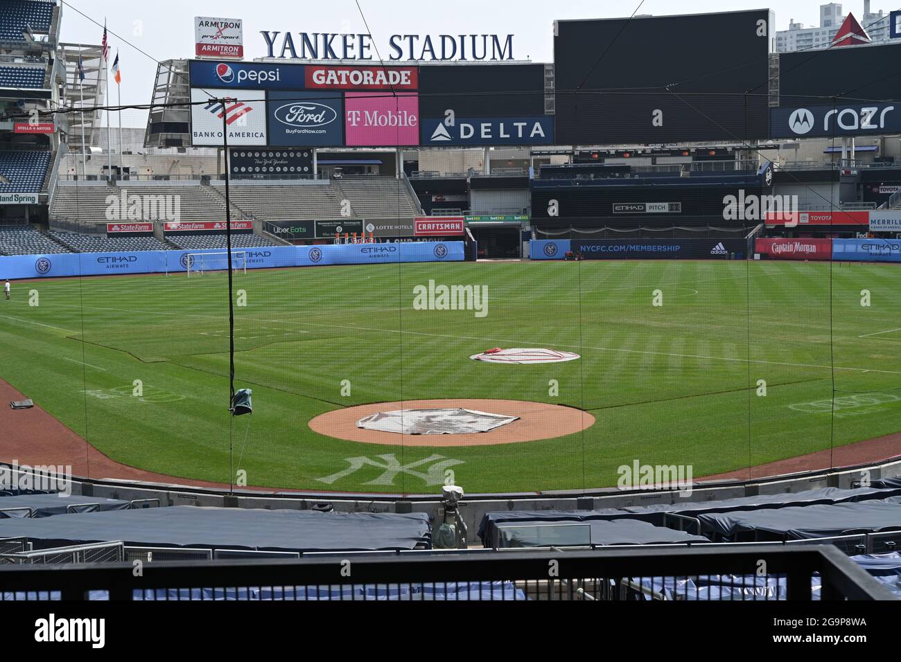 Una vista del campo Yankee Stadium en el distrito del Bronx en Nueva York. 26 jul 2021 Foto de stock