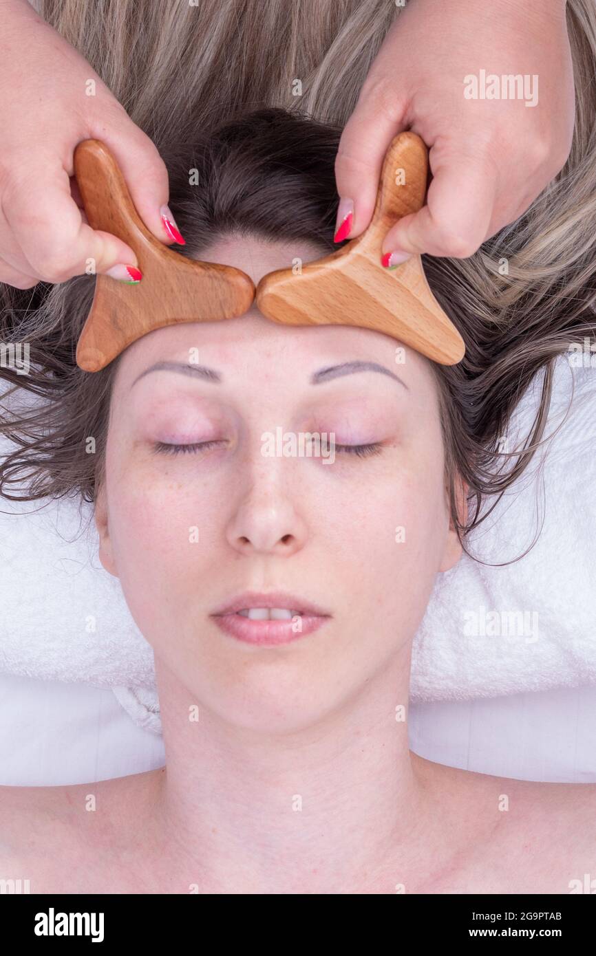Madero terapia masaje de cara y cuello masaje relajante anti