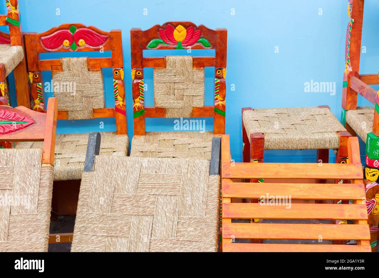 Muebles hechos a mano de yute y madera, obras de arte de artesanía, feria  de artesanía en Kolkata - la feria de artesanía más grande de Asia  Fotografía de stock - Alamy