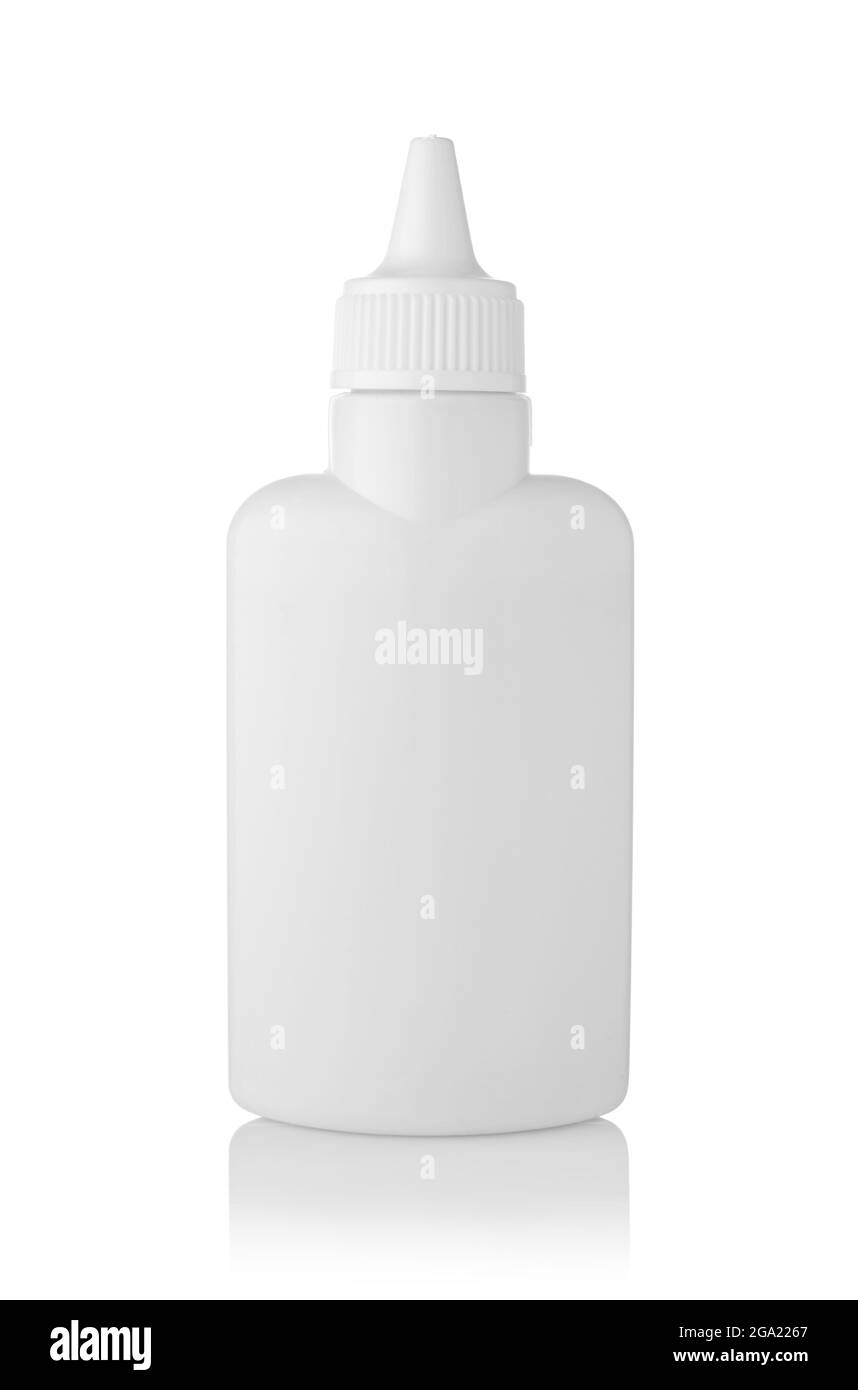 Botella de plástico pequeña blanca aislada sobre blanco. Foto de stock