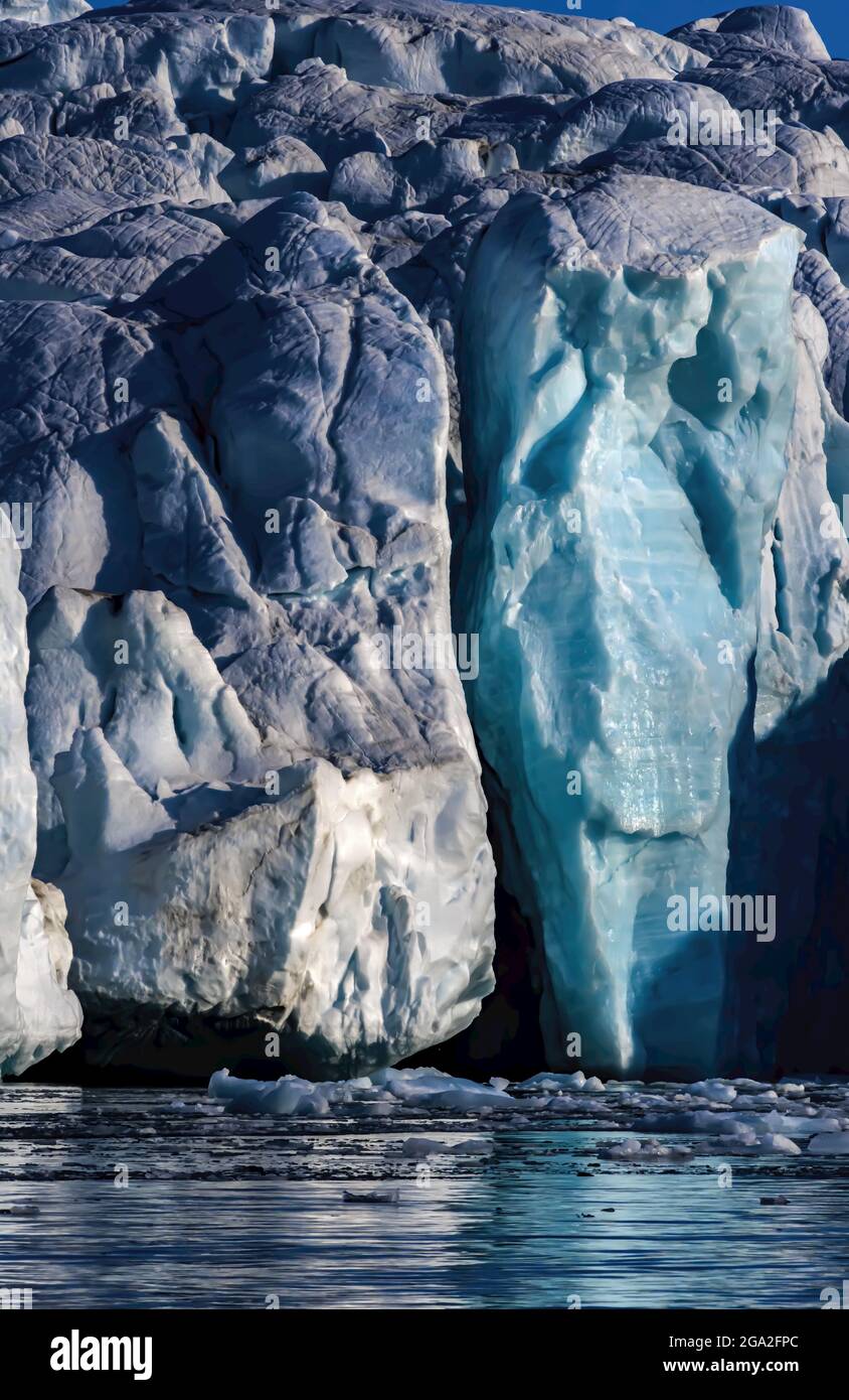 Detalle de hielo del glaciar en Crocker Bay; Nunavut, Canadá Foto de stock